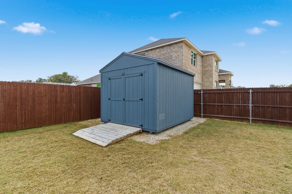437 Falcon Way, Azle, TX, 76020