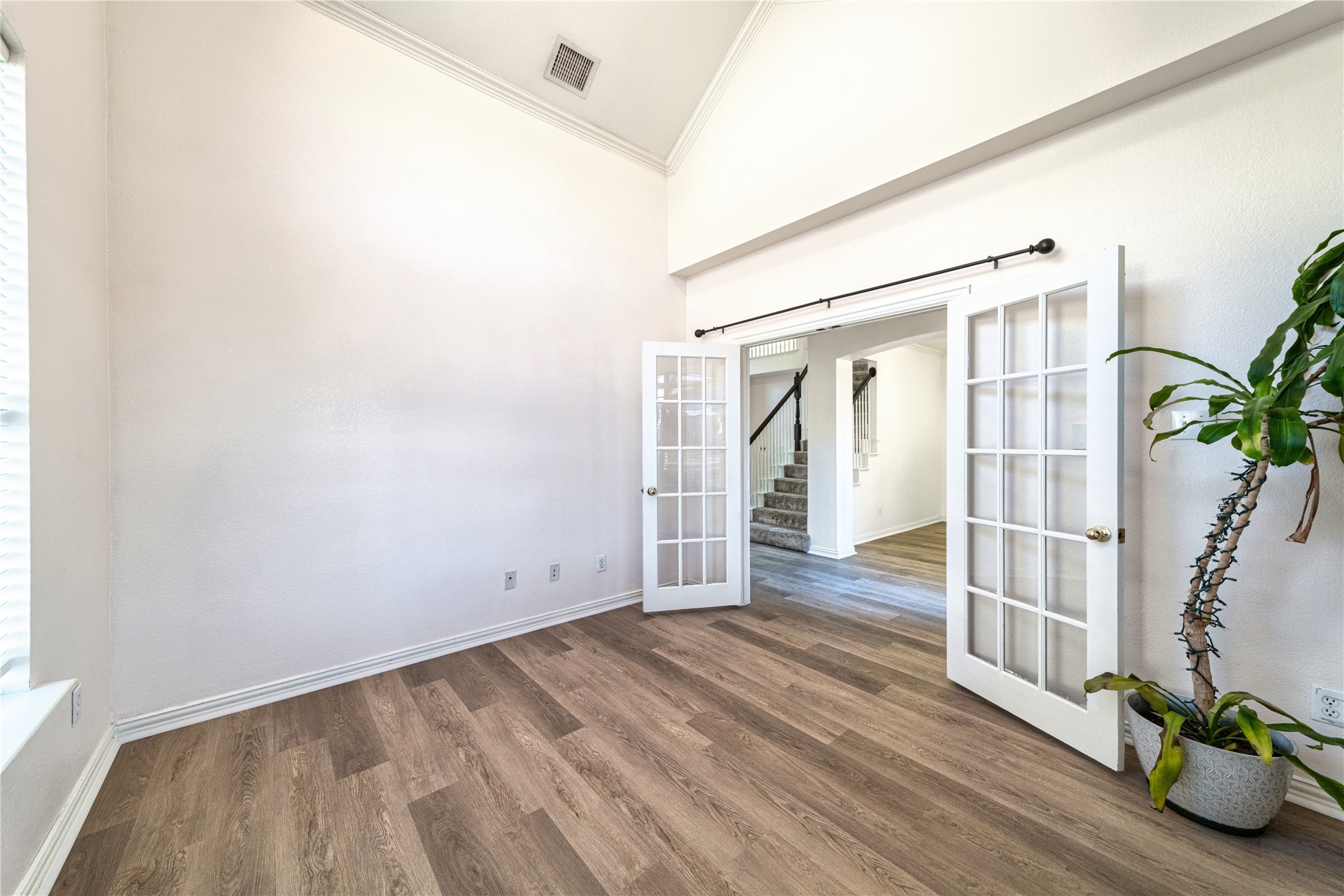 Property photo 04 of 3812 Oxbow Creek Lane, Plano, TX 75074 | MLS #21189154