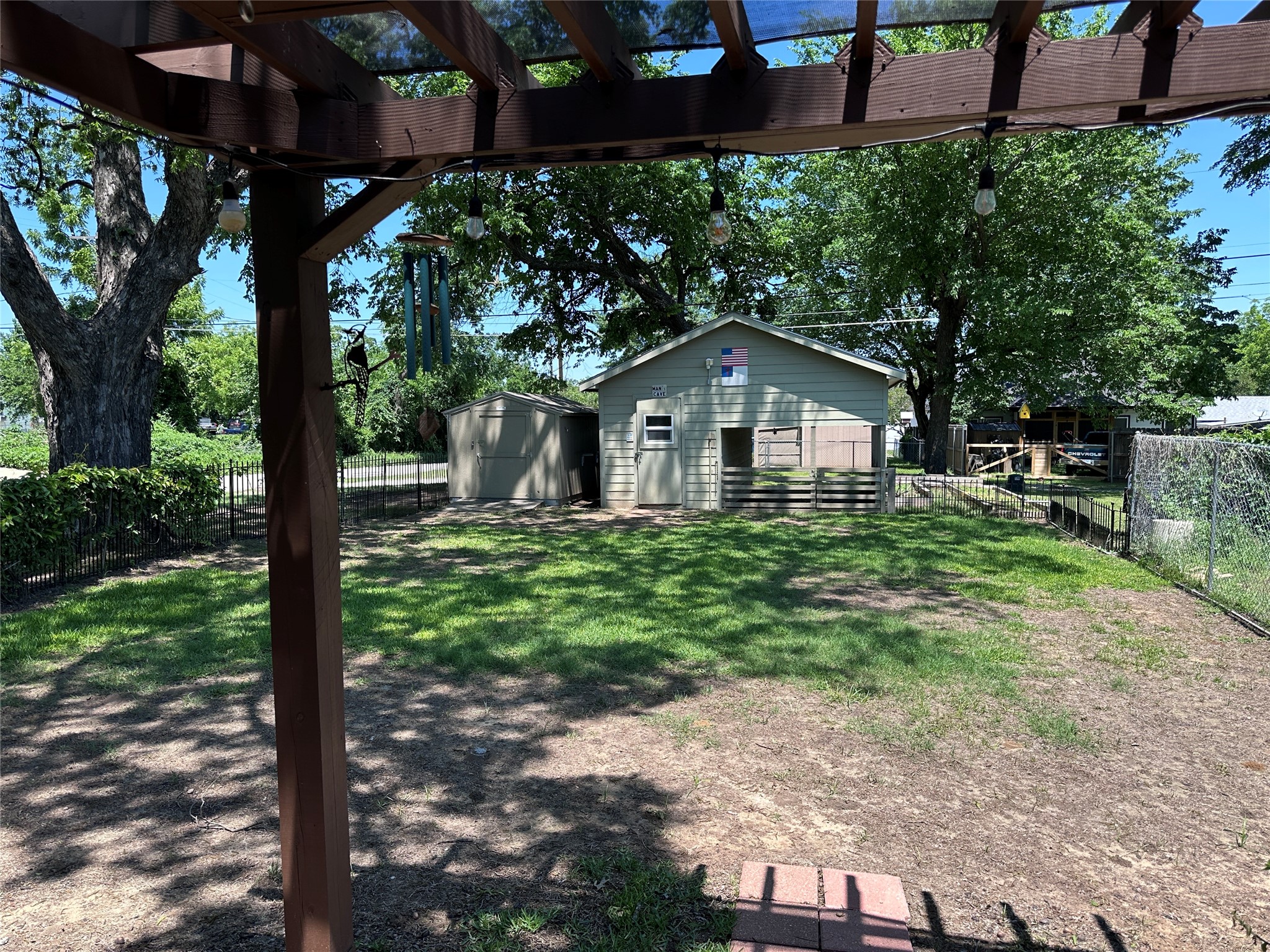 201 E Walker Street, Denison, TX, 75021