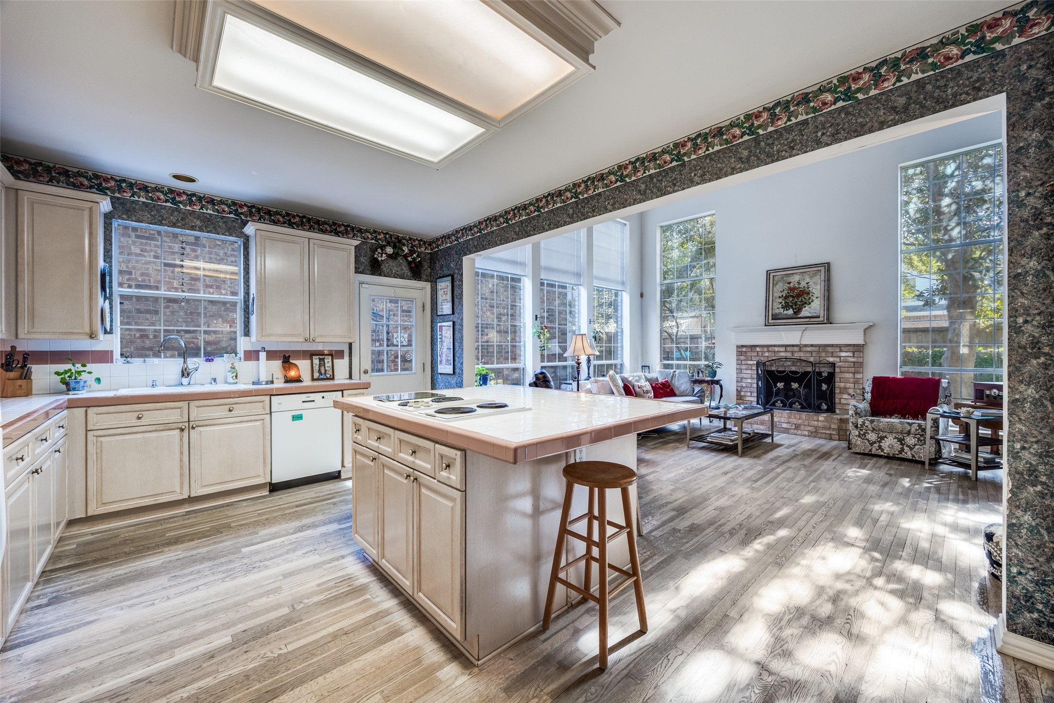 1536 Waterside Court, Dallas, TX, 75218