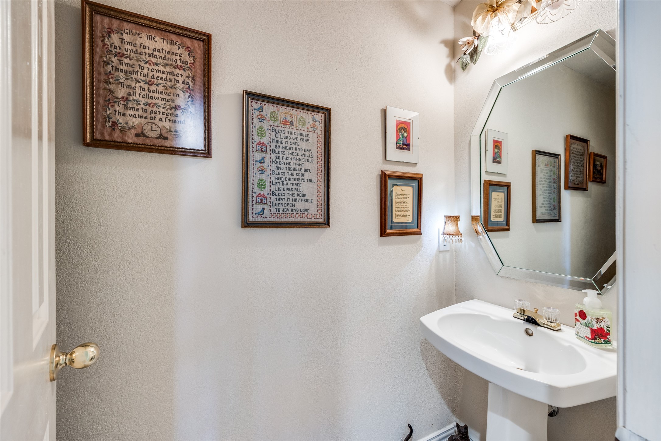 1536 Waterside Court, Dallas, TX, 75218