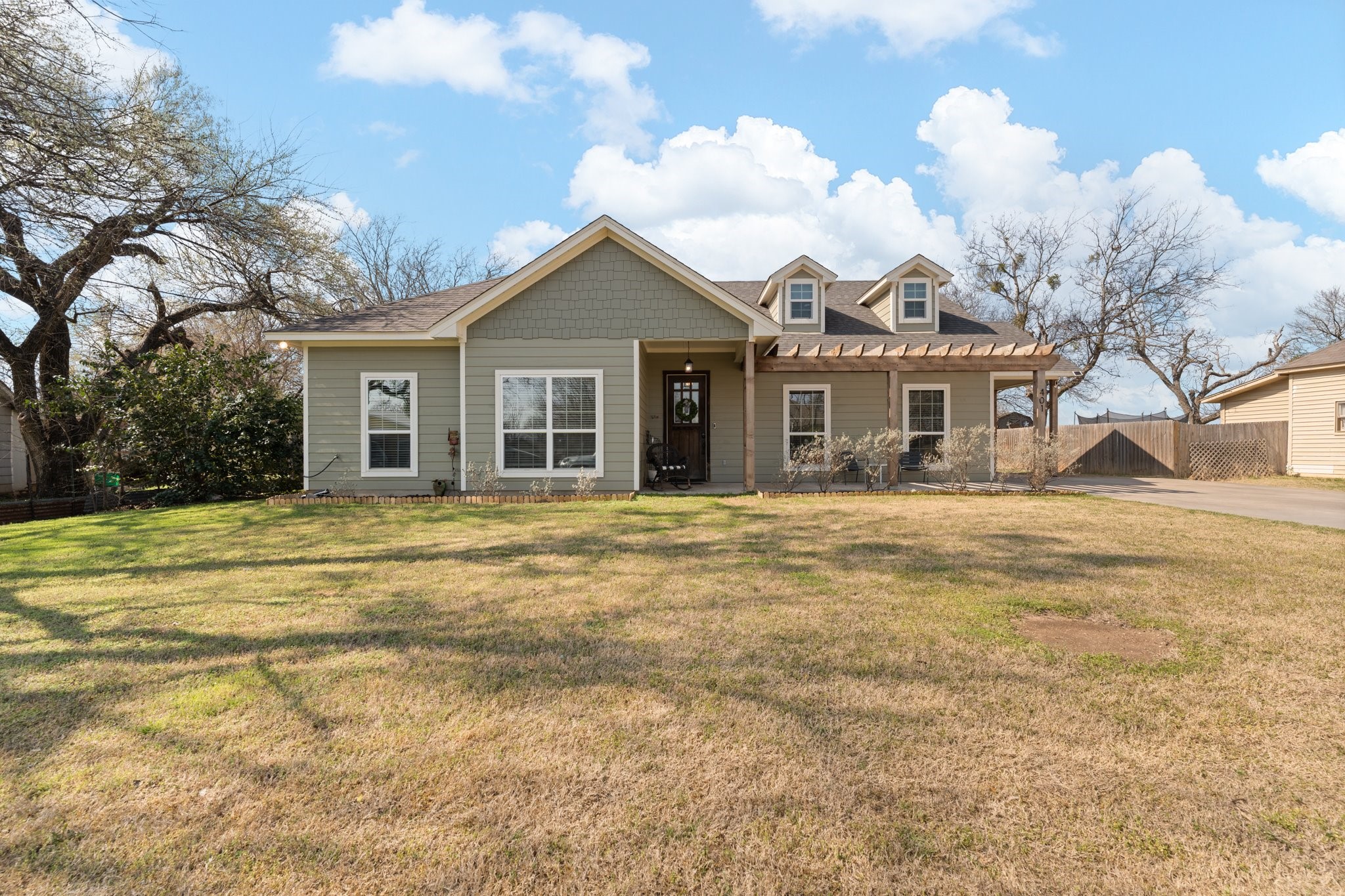 Property photo 01 of 401 N Cleburne Whitney Road Rio, Vista, TX 76093 | MLS #21192255