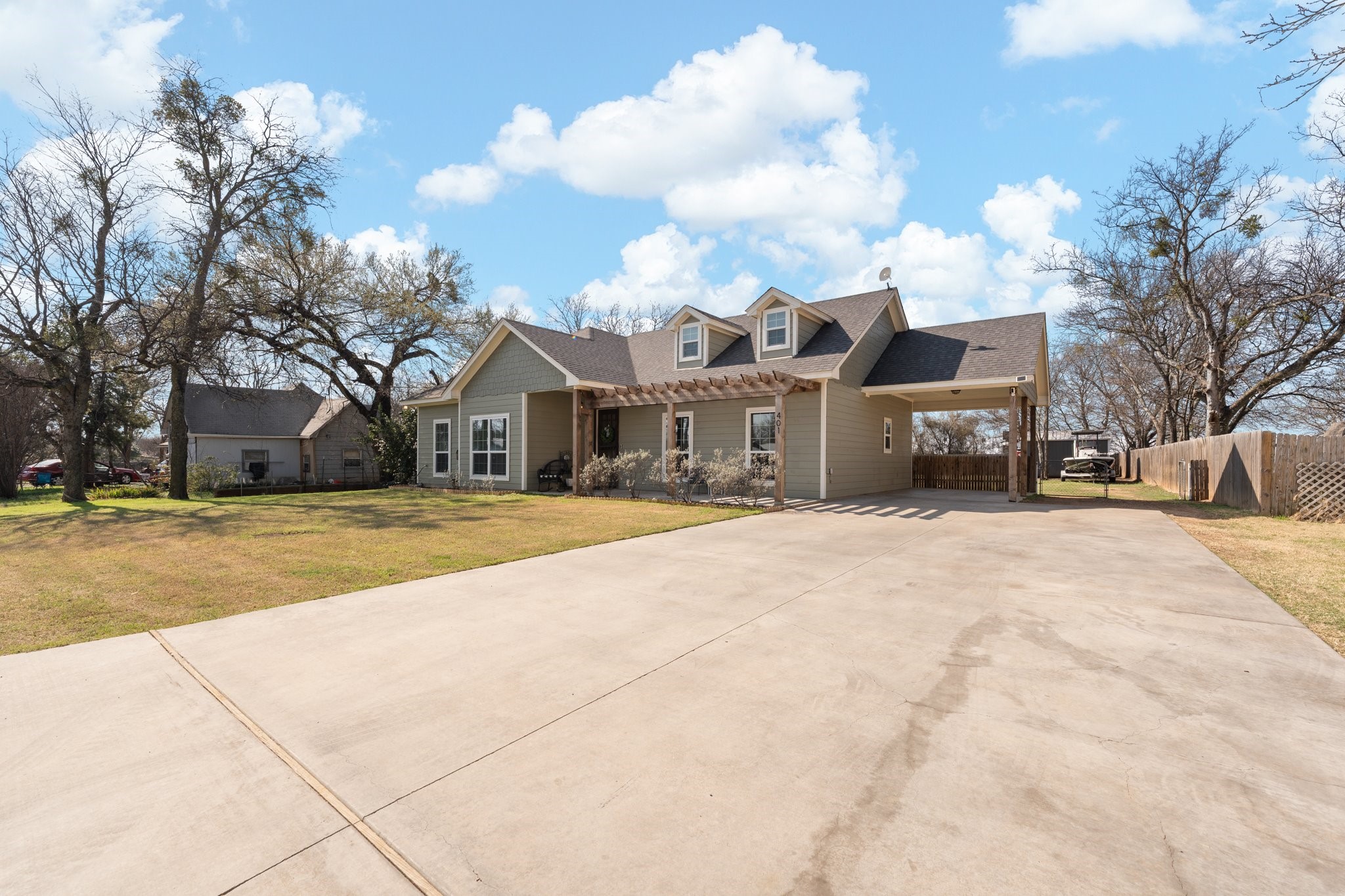 Property photo 02 of 401 N Cleburne Whitney Road Rio, Vista, TX 76093 | MLS #21192255
