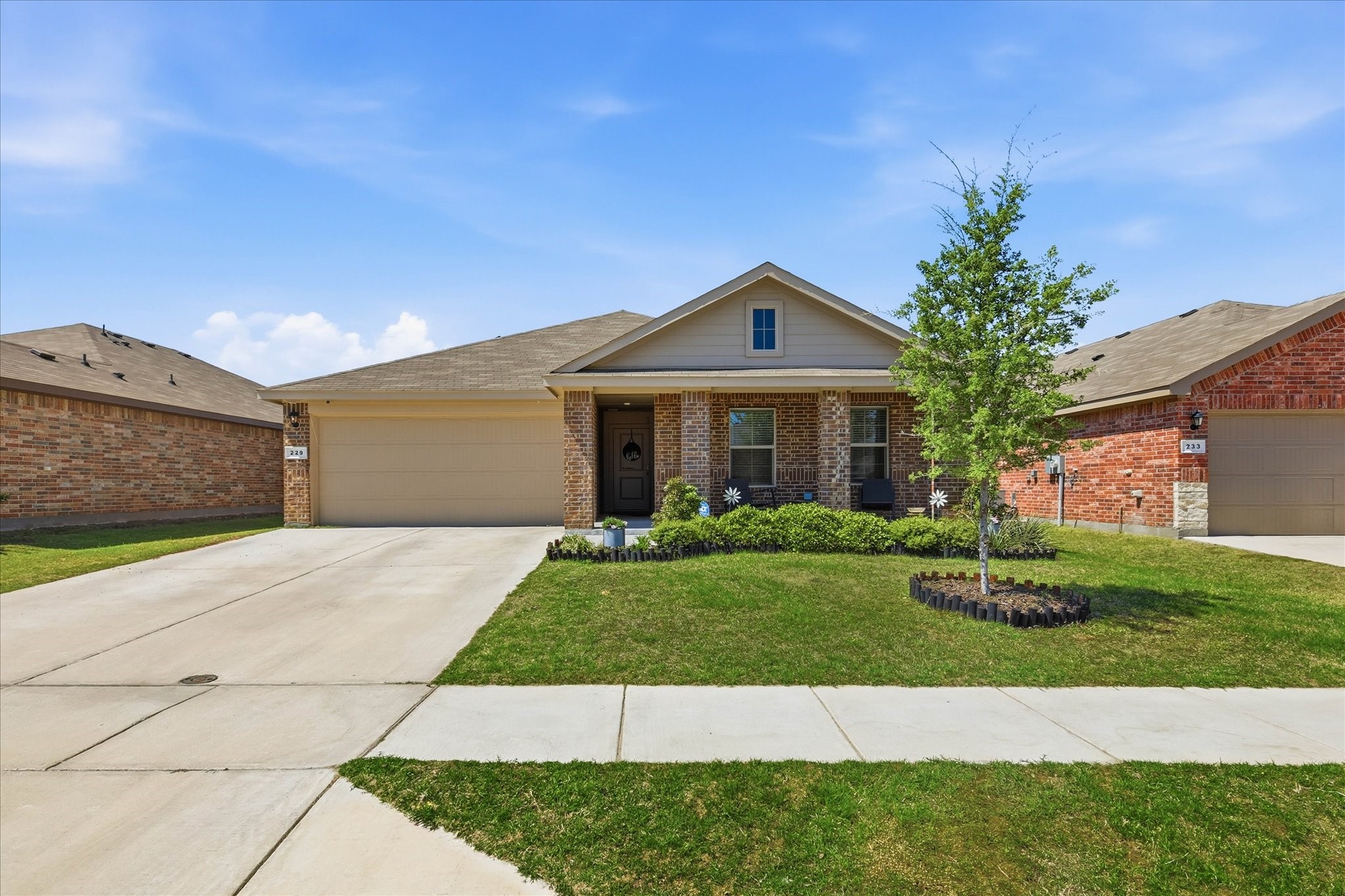 Property photo 03 of 229 Abingdon Street, Azle, TX 76020 | MLS #21192518