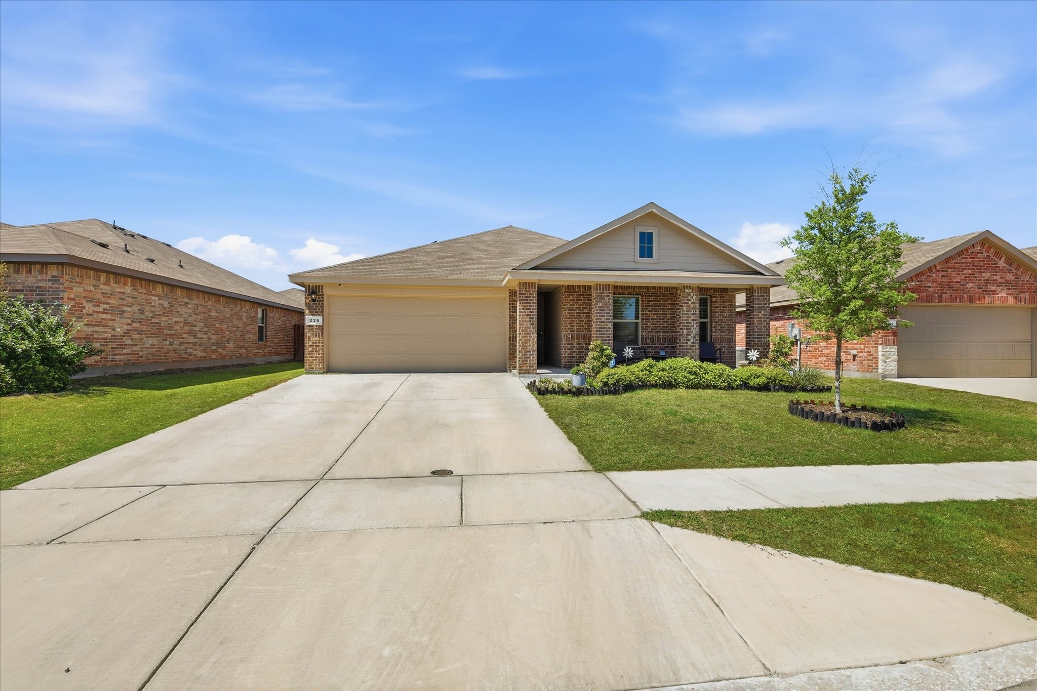 Property photo 04 of 229 Abingdon Street, Azle, TX 76020 | MLS #21192518