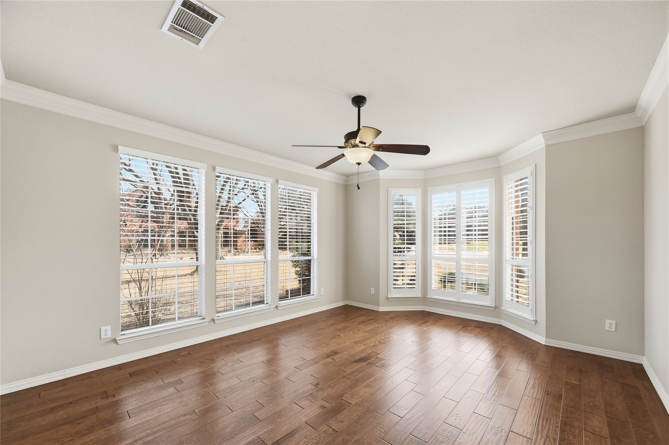 Property photo 03 of 303 Chestnut Cove Circle, Southlake, TX 76092 | MLS #21193245