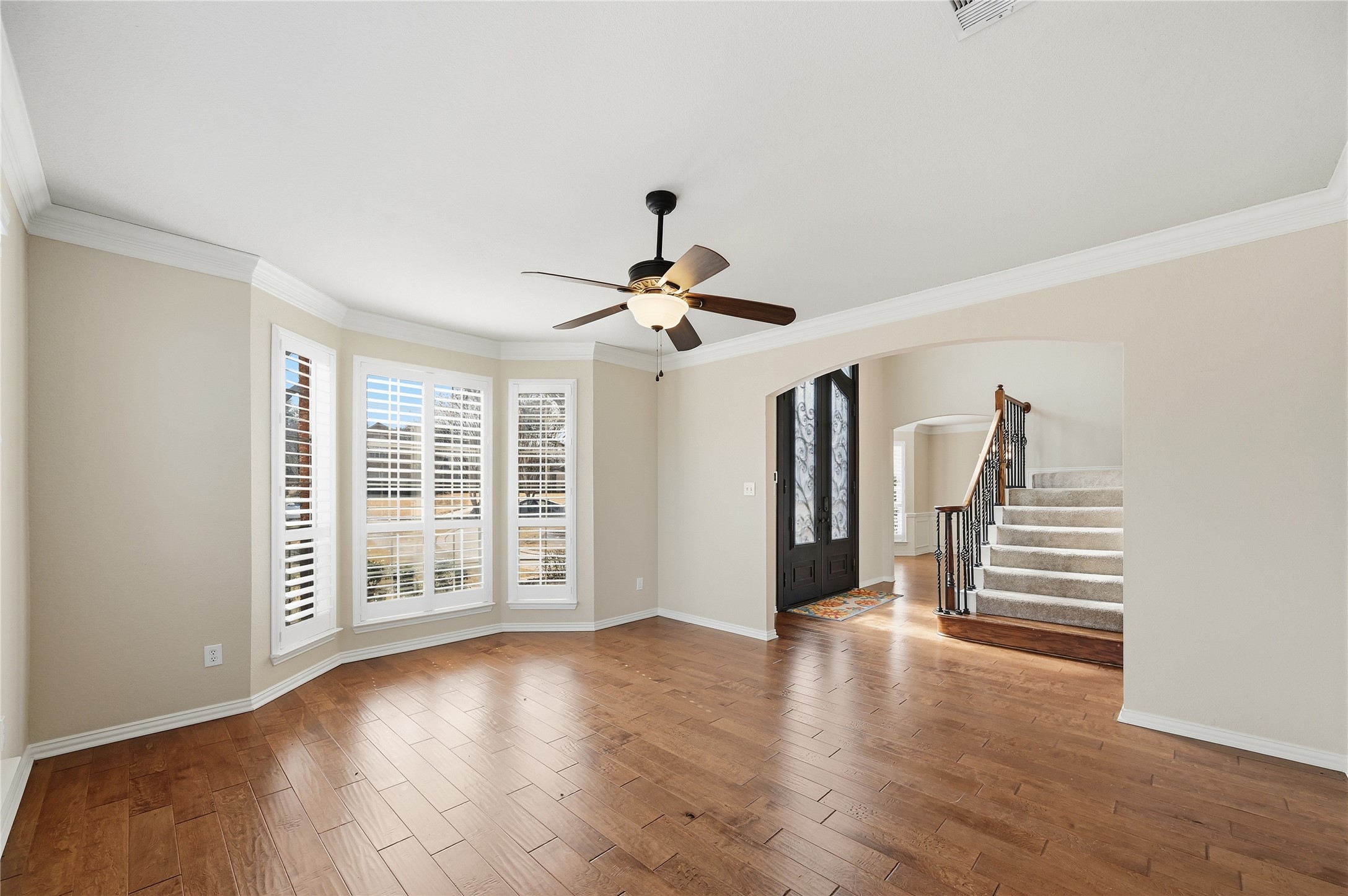 Property photo 04 of 303 Chestnut Cove Circle, Southlake, TX 76092 | MLS #21193245