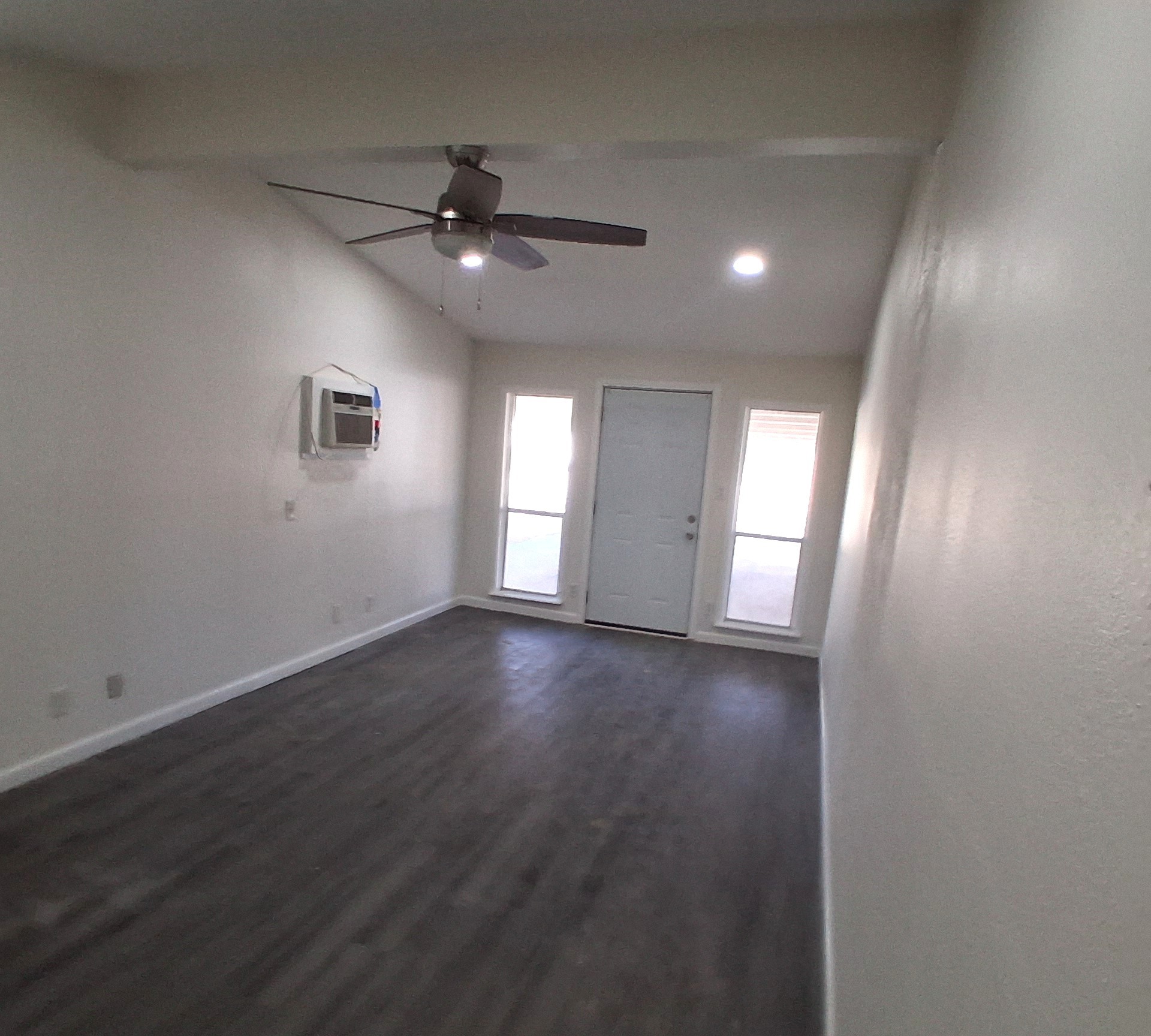 Property photo 03 of 516 Forrest Lane, Denison, TX 75021 | MLS #21193316