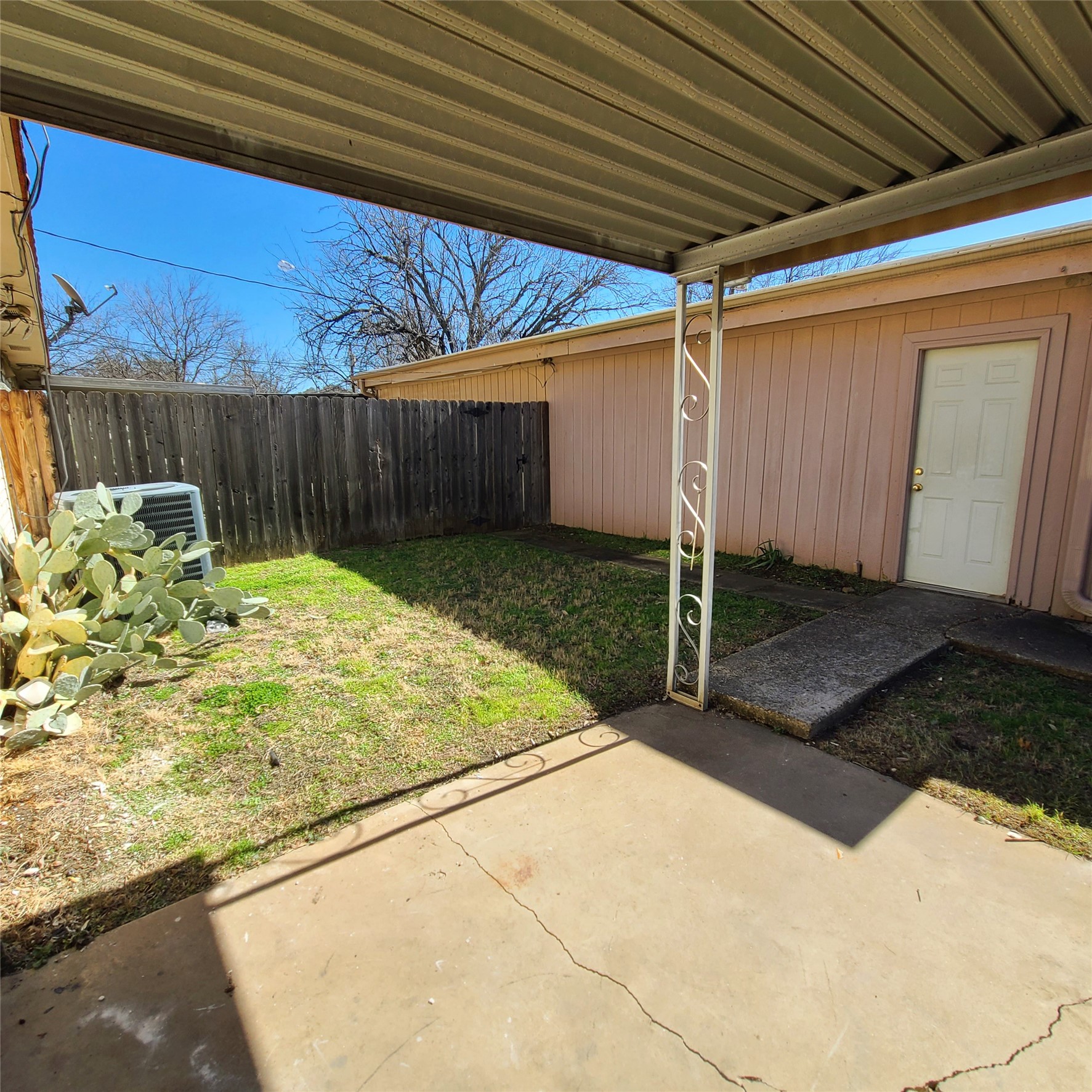 11352 QUAIL RUN Street, Dallas, TX, 75238