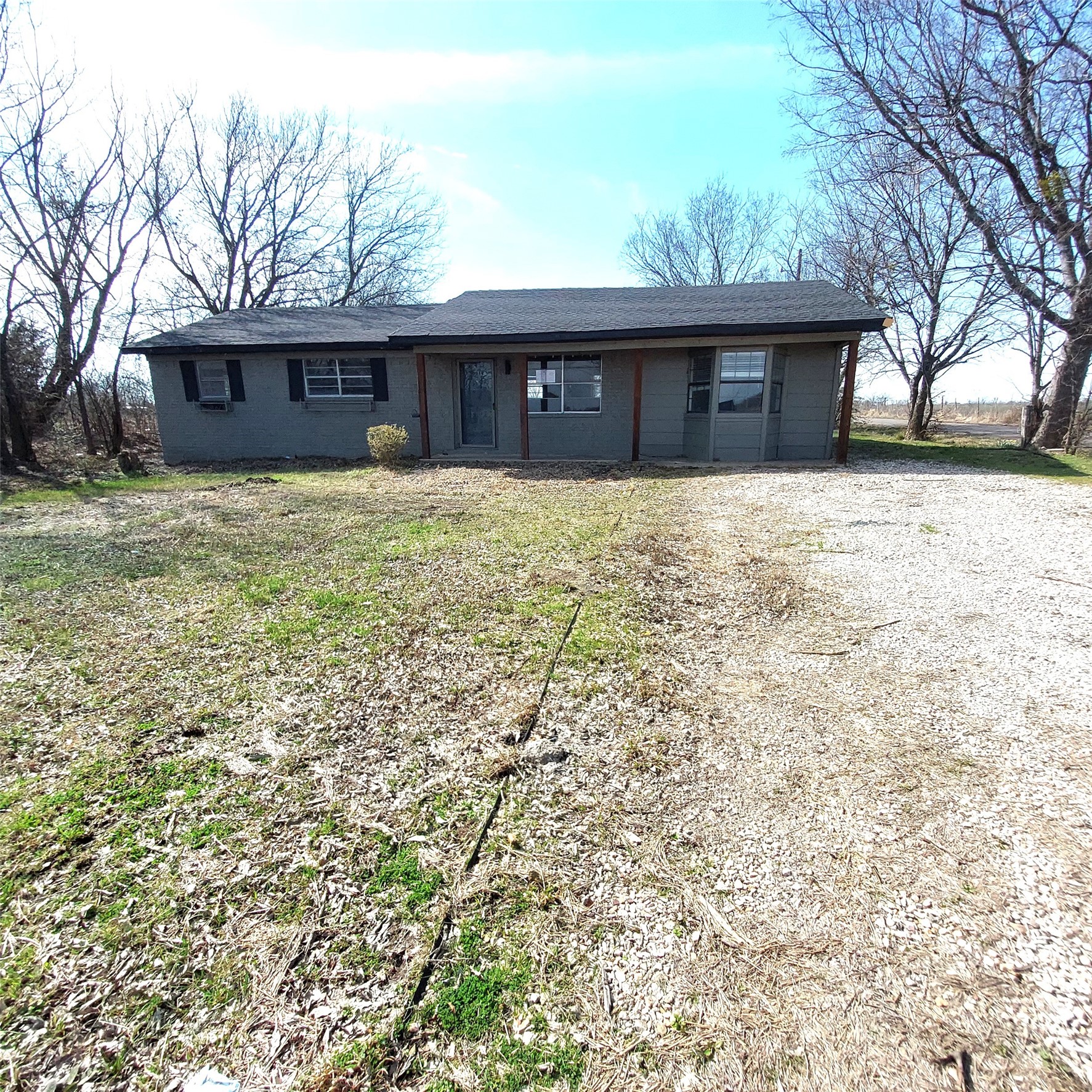 Property photo 03 of 2084 County Road 4308, Greenville, TX 75401 | MLS #21193347