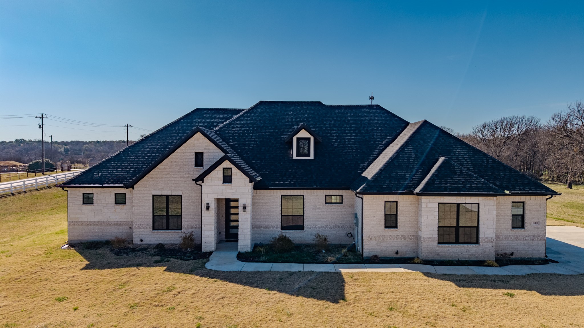 Property photo 01 of 1001 Henry Way, Springtown, TX 76082 | MLS #21193484