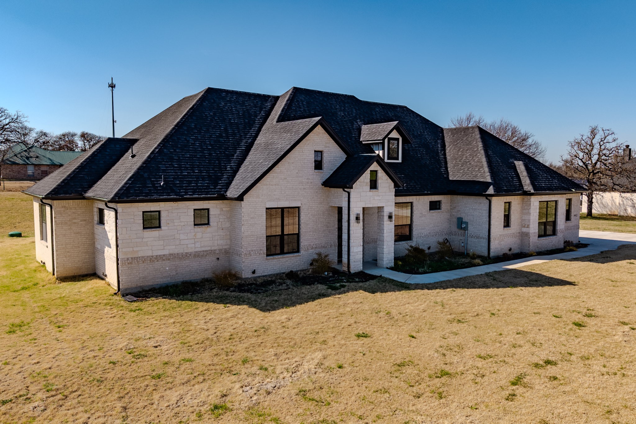 Property photo 02 of 1001 Henry Way, Springtown, TX 76082 | MLS #21193484