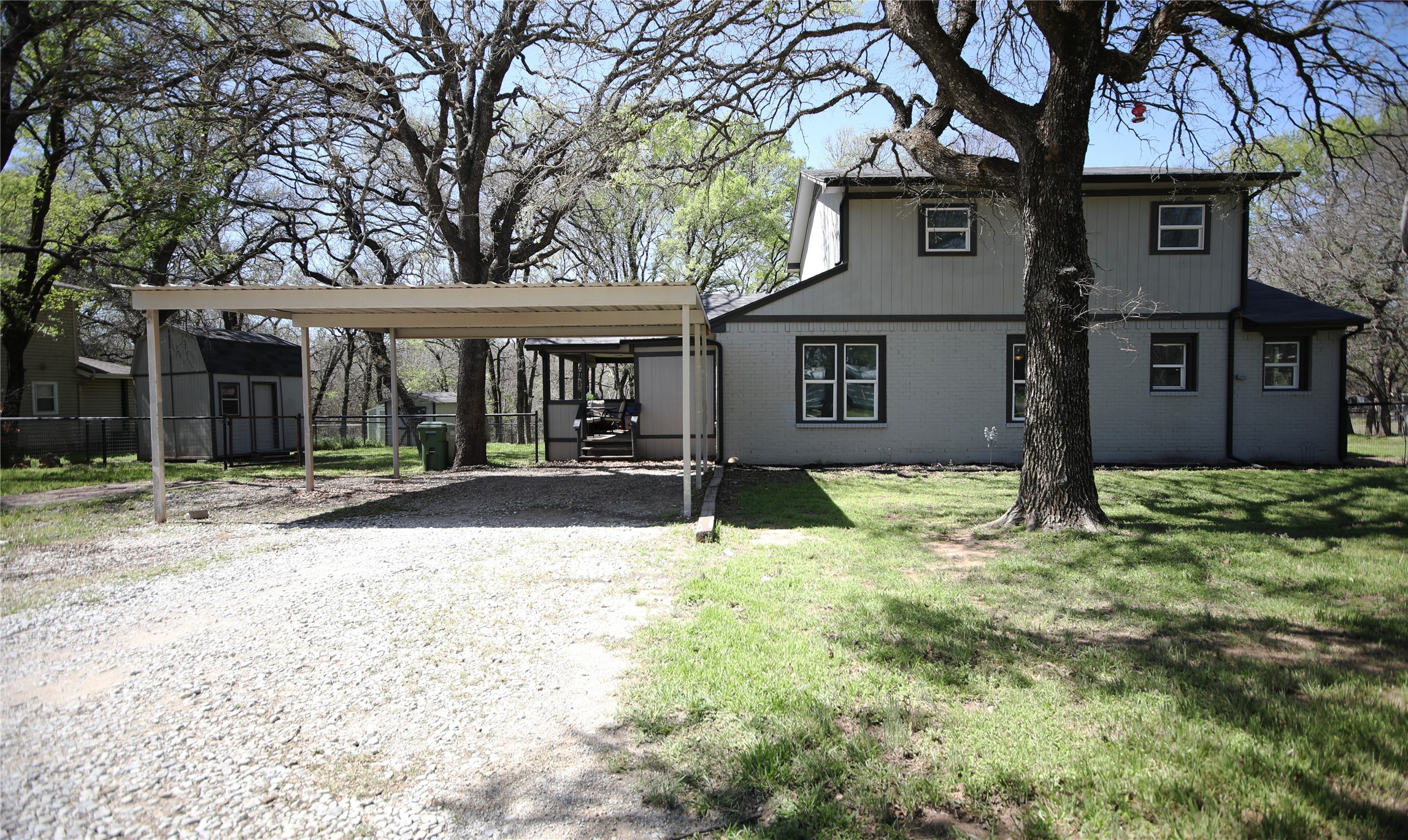 Property photo 01 of 150 Ash Creek Court, Springtown, TX 76082 | MLS #21193636