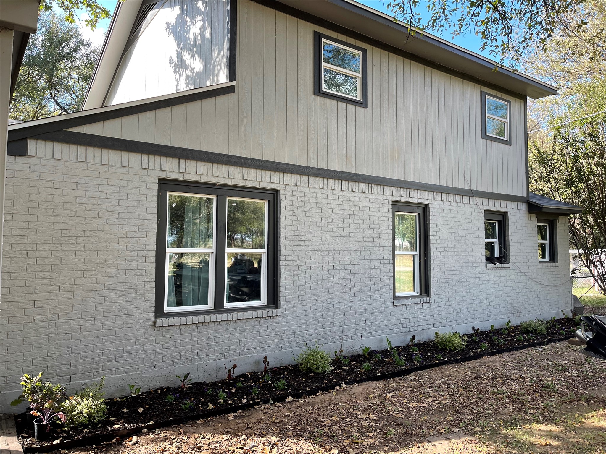 Property photo 02 of 150 Ash Creek Court, Springtown, TX 76082 | MLS #21193636
