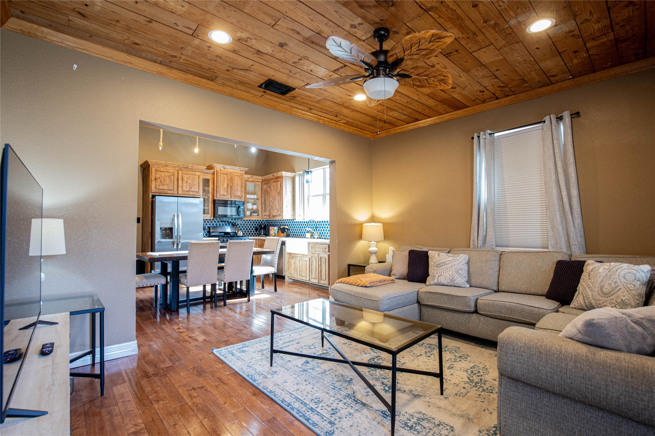 Property photo 03 of 929 N 12th Street, Waco, TX 76707 | MLS #21193693
