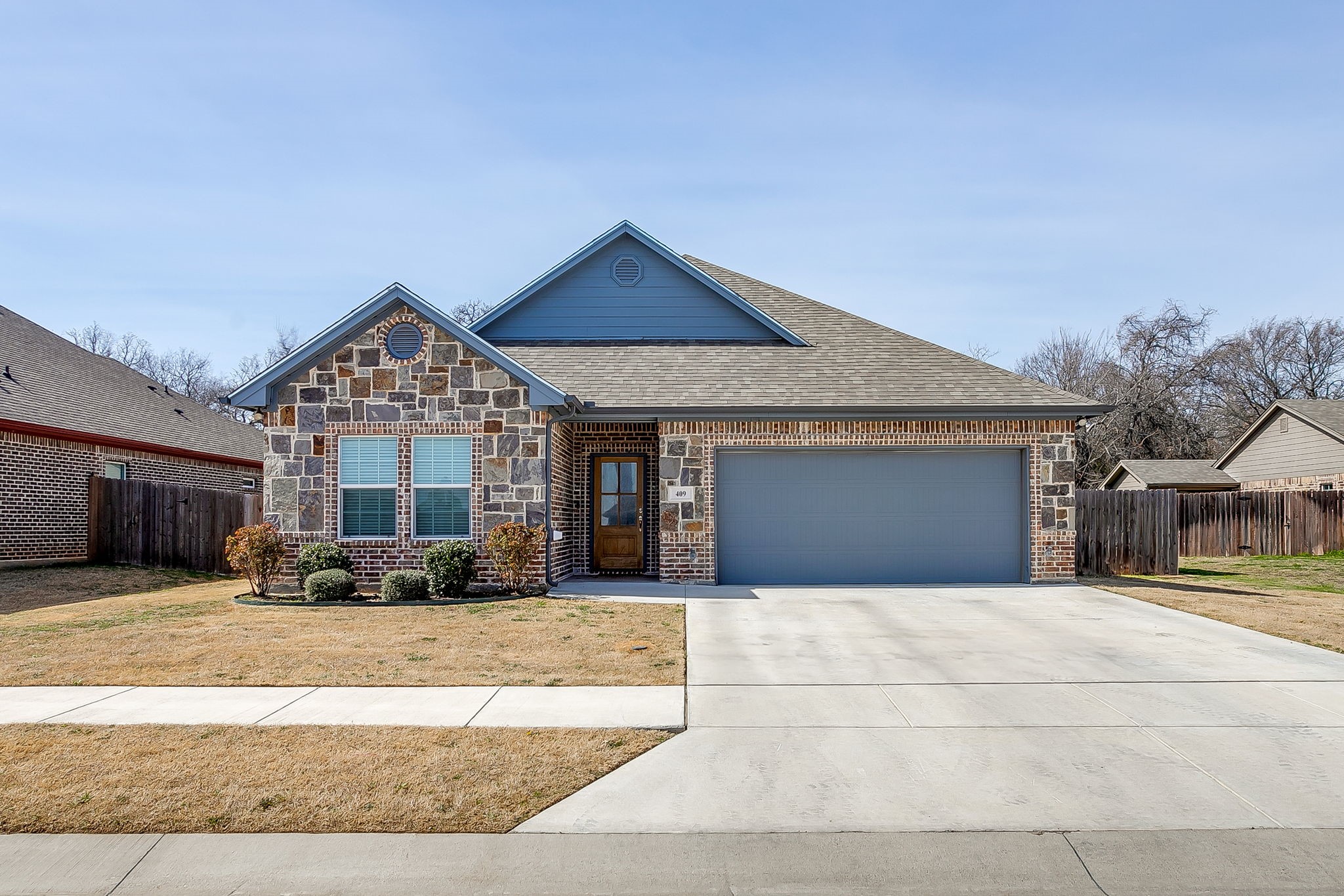 Property photo 01 of 409 Titus Drive, Springtown, TX 76082 | MLS #21193993