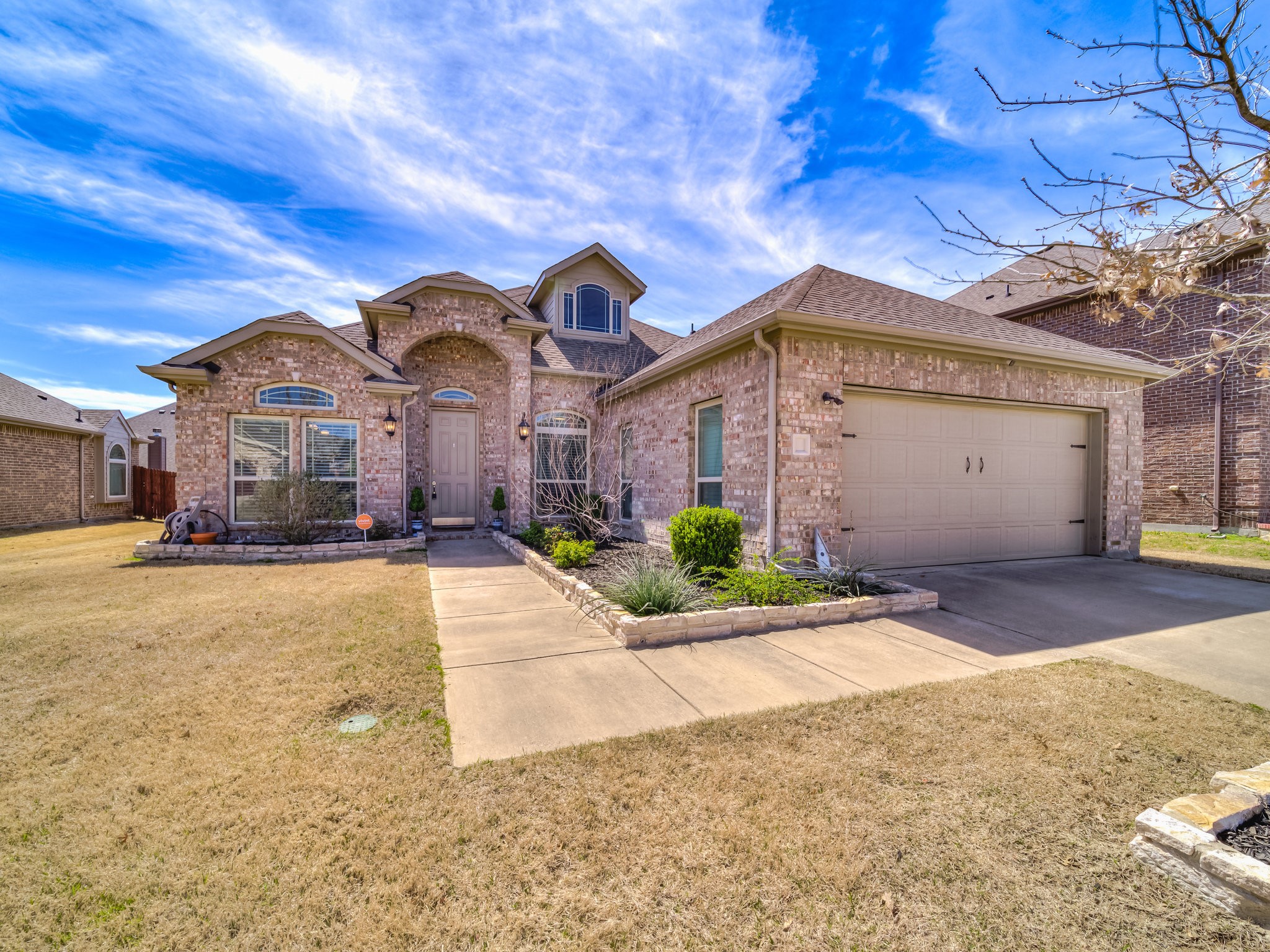 Property photo 01 of 426 Brook Meadow Drive, Midlothian, TX 76065 | MLS #21194443