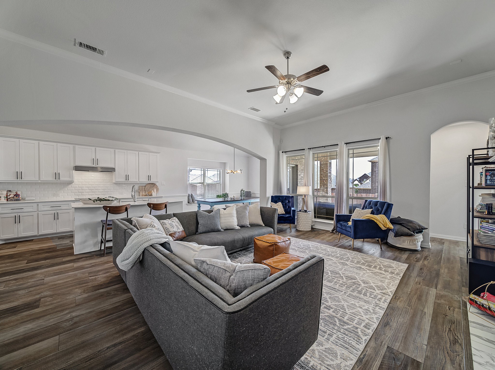 Property photo 03 of 426 Brook Meadow Drive, Midlothian, TX 76065 | MLS #21194443