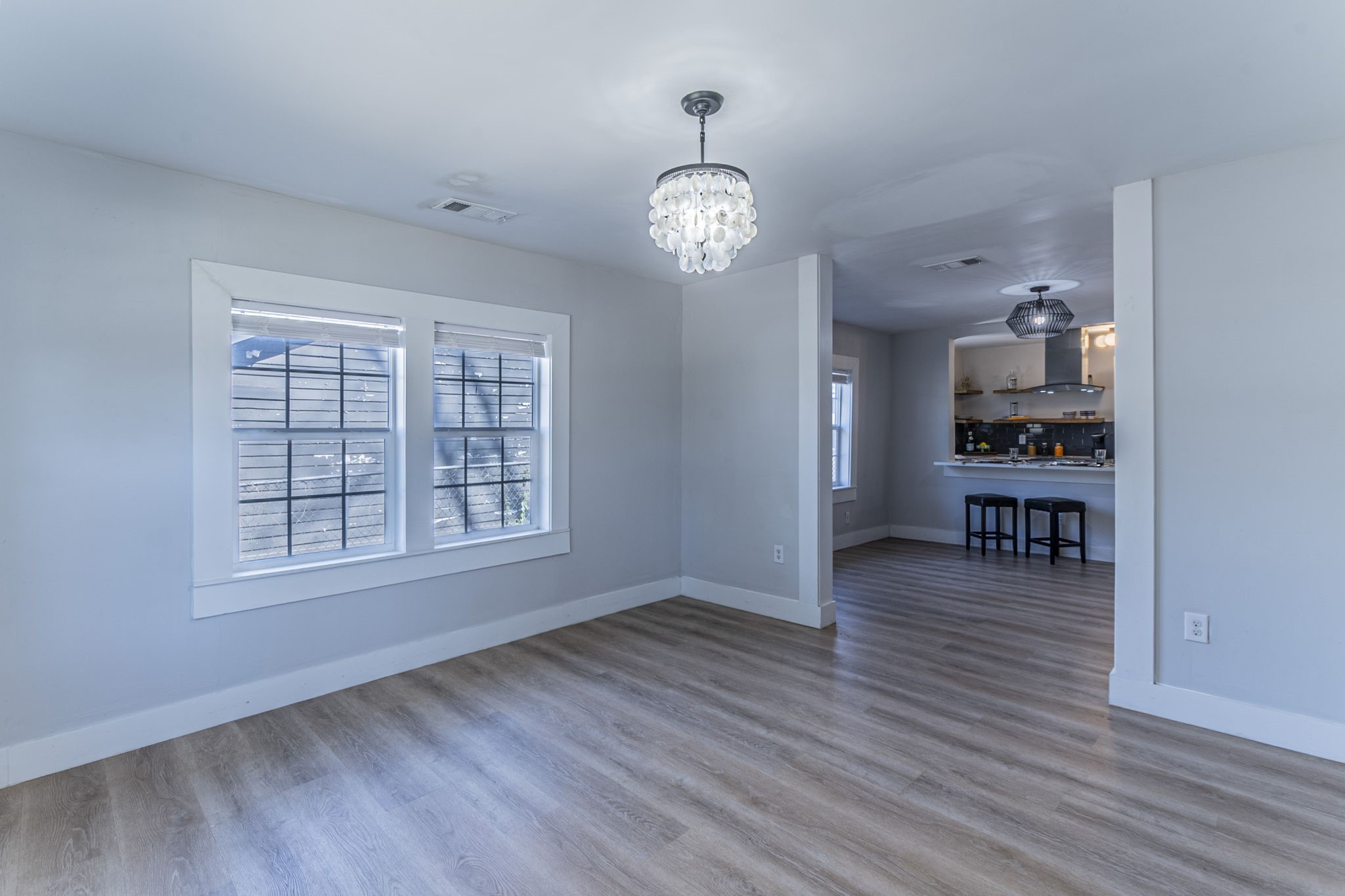 Property photo 04 of 922 S Waverly Drive, Dallas, TX 75208 | MLS #21194519