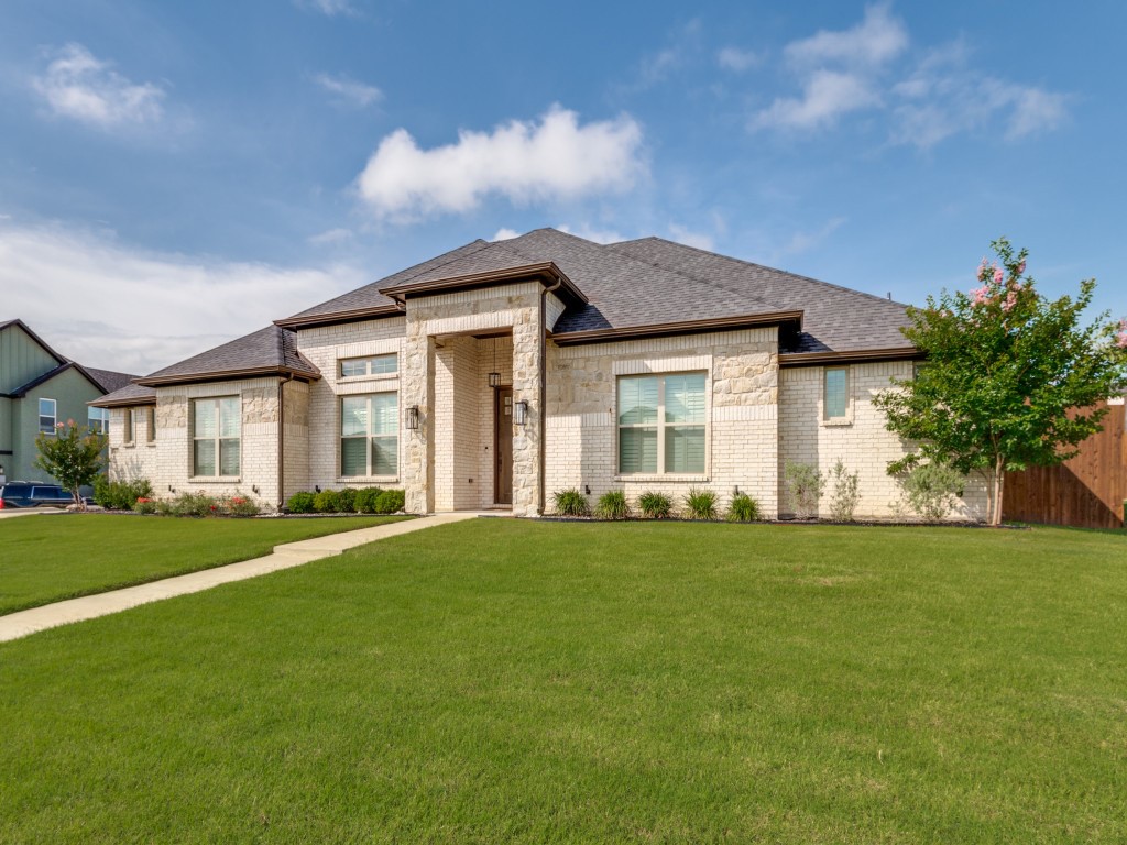 Property photo 01 of 7430 Desert Willow Lane, Ovilla, TX 75154 | MLS #21195400