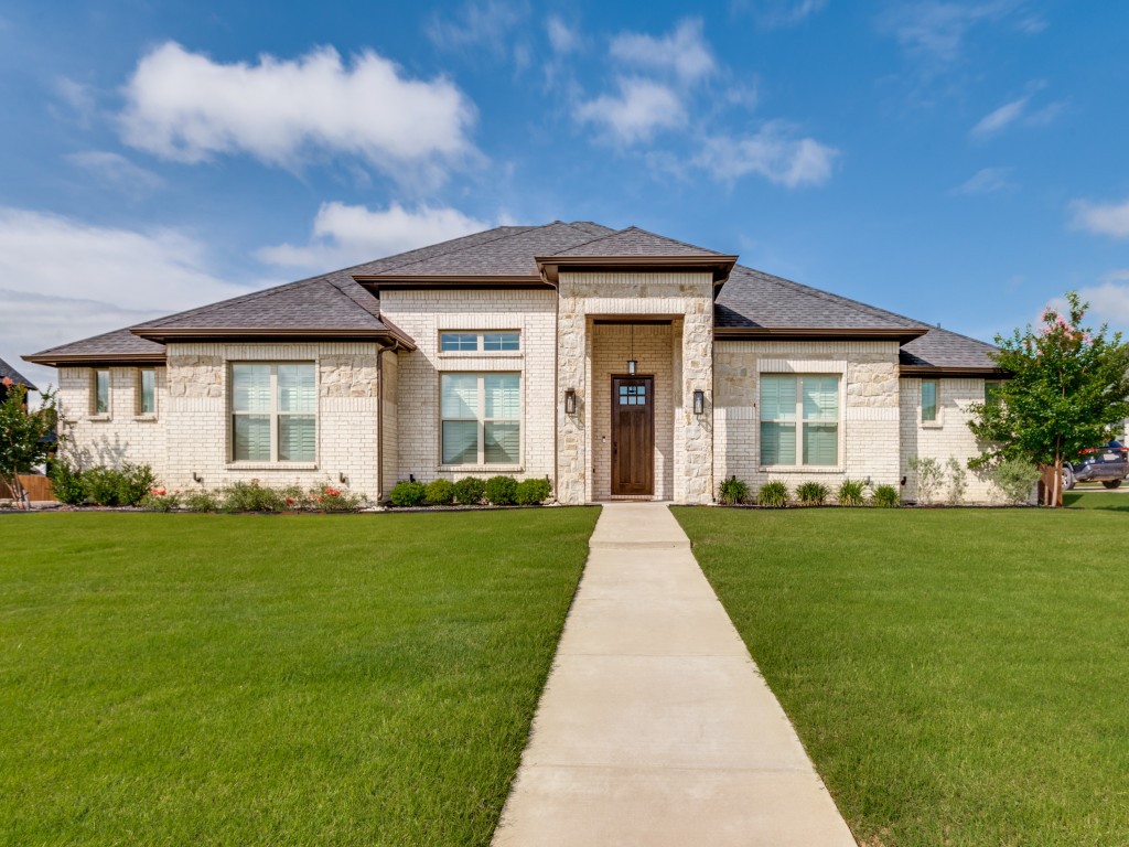 Property photo 02 of 7430 Desert Willow Lane, Ovilla, TX 75154 | MLS #21195400