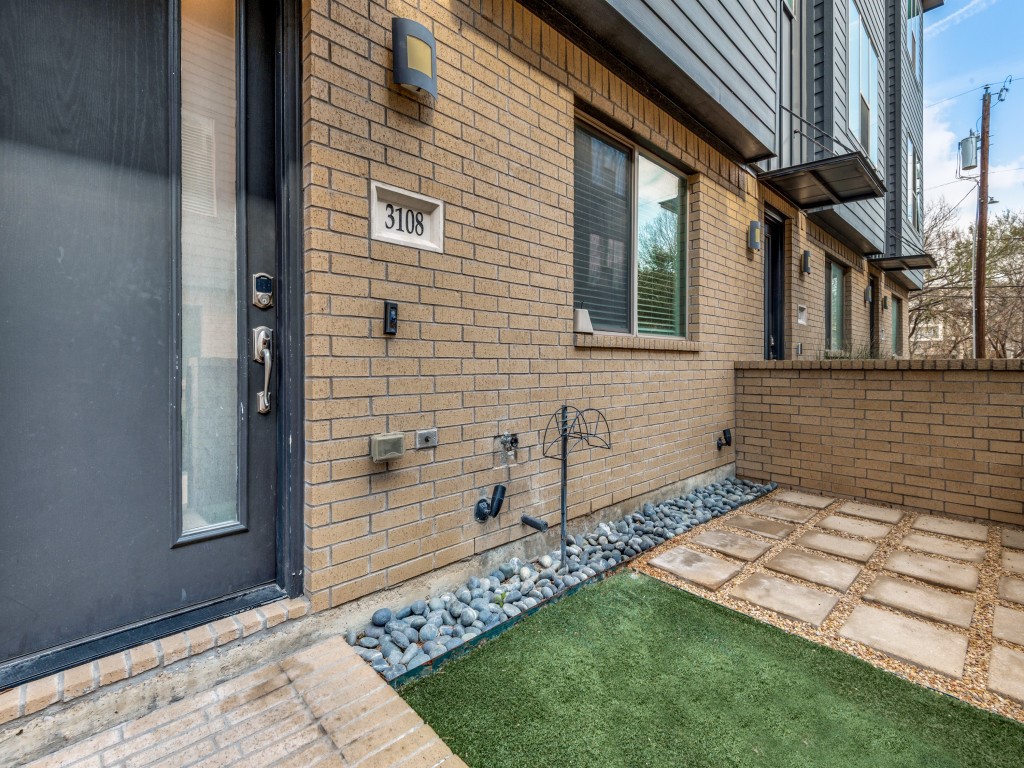 Property photo 03 of 3108 Sunny Brae Drive, Dallas, TX 75204 | MLS #21195457