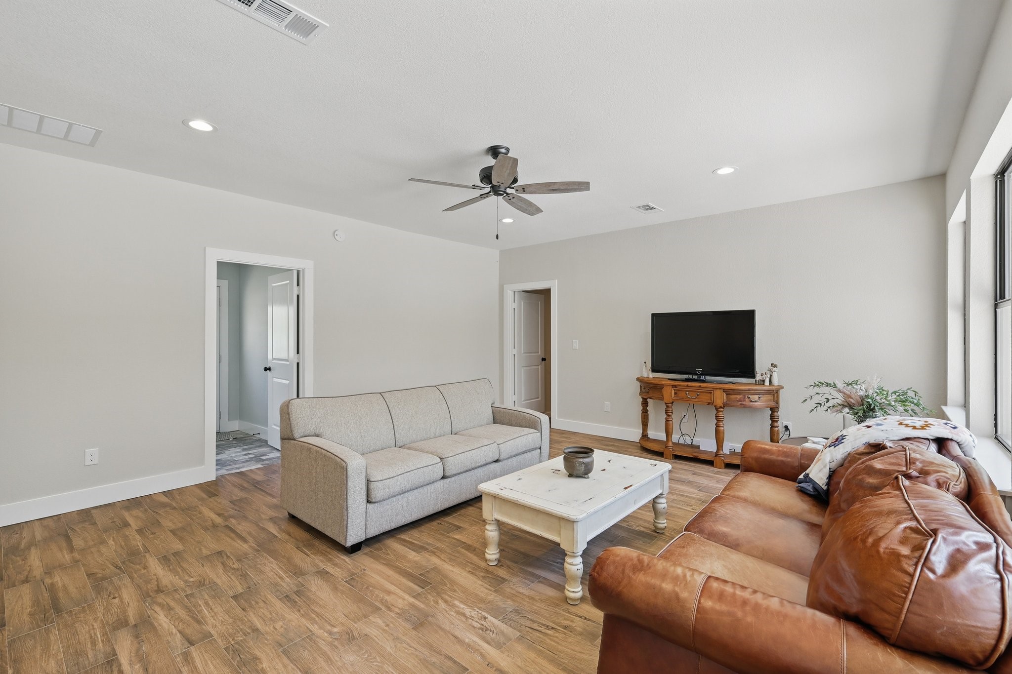 2446 Neely Trail, Valley View, TX, 76272