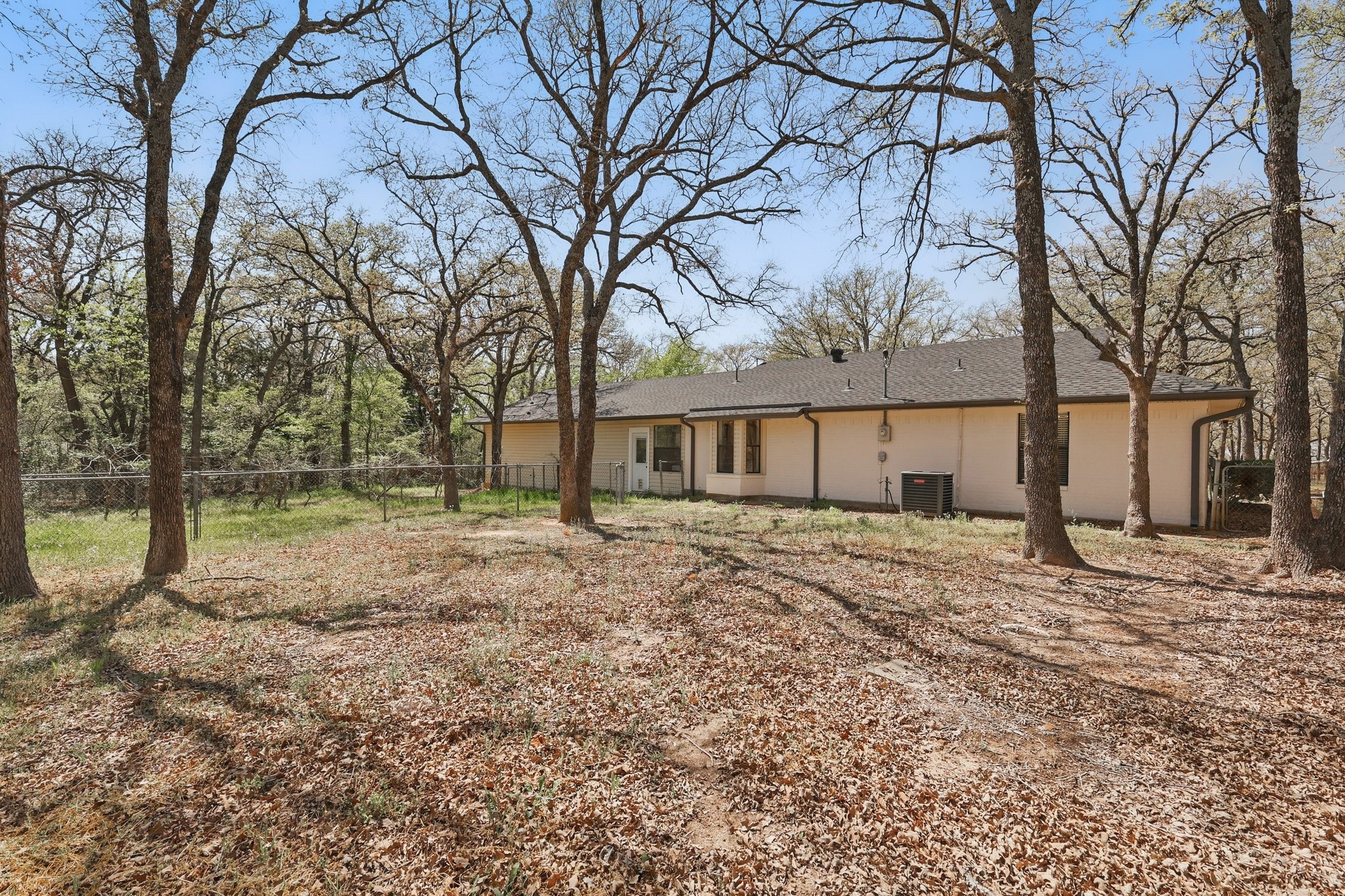 2446 Neely Trail, Valley View, TX, 76272