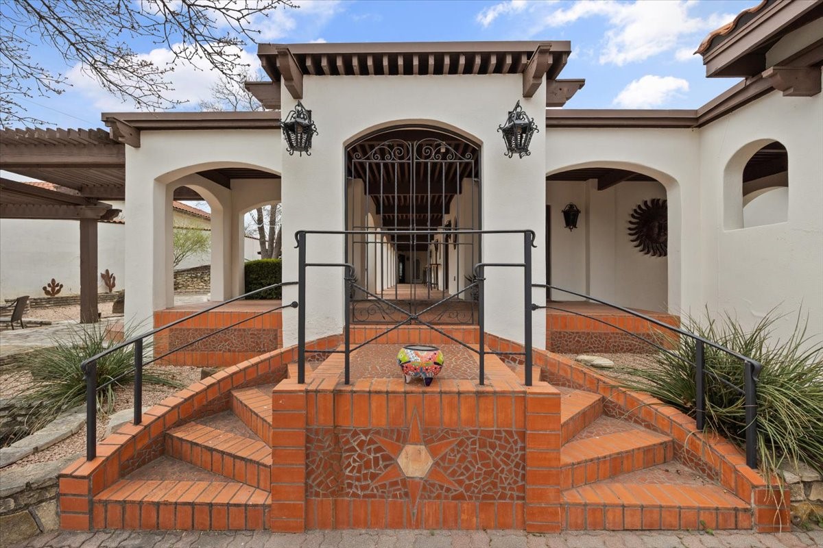 Property photo 01 of 8300 Samora Court Fort, Worth, TX 76135 | MLS #21196348