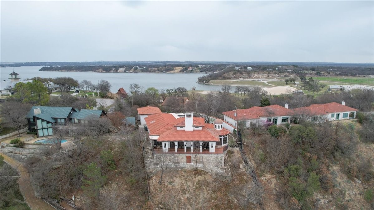Property photo 03 of 8300 Samora Court Fort, Worth, TX 76135 | MLS #21196348