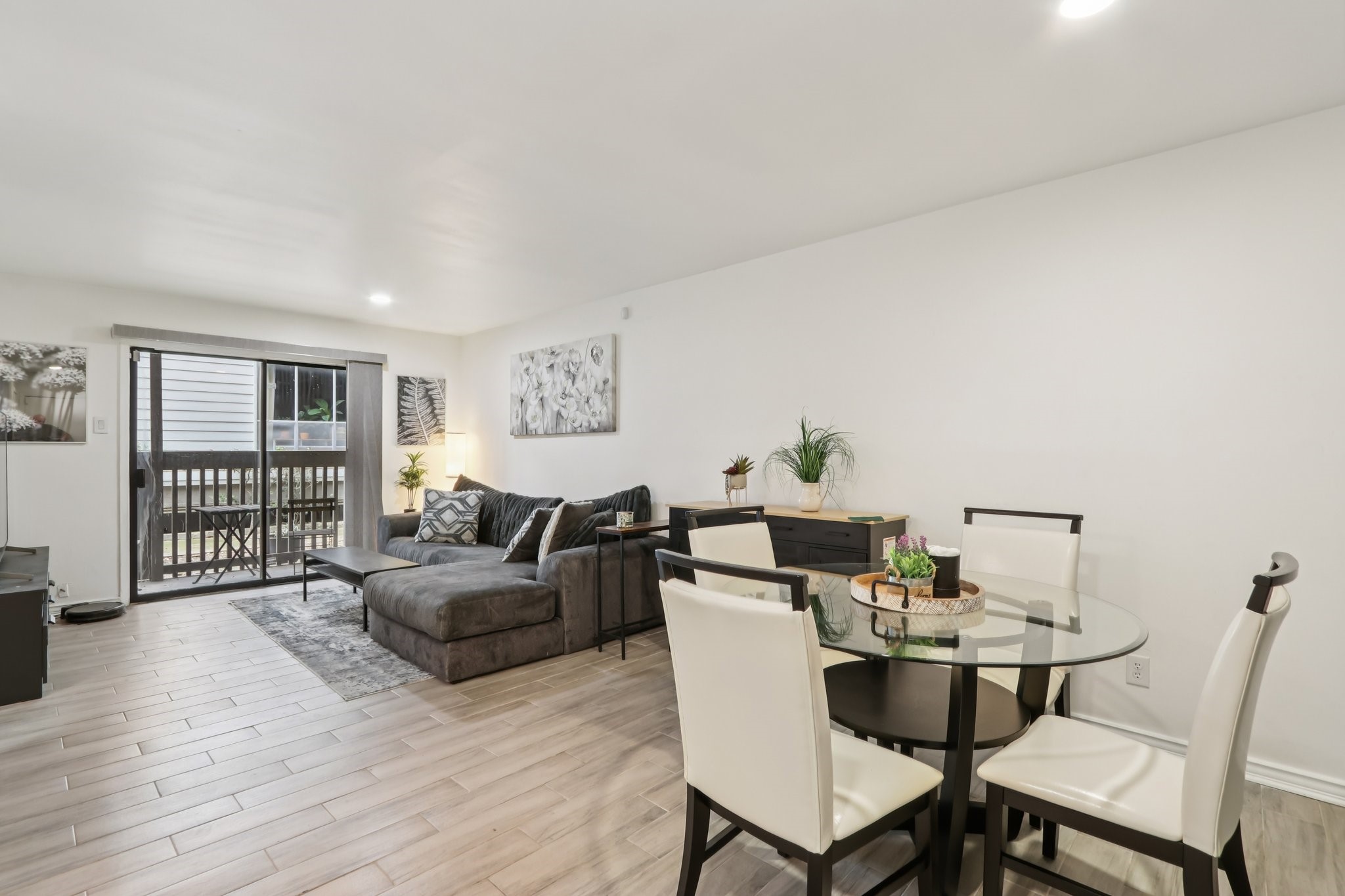 Property photo 01 of 4859 Cedar Springs Road UNIT 128, Dallas, TX 75219 | MLS #21196540