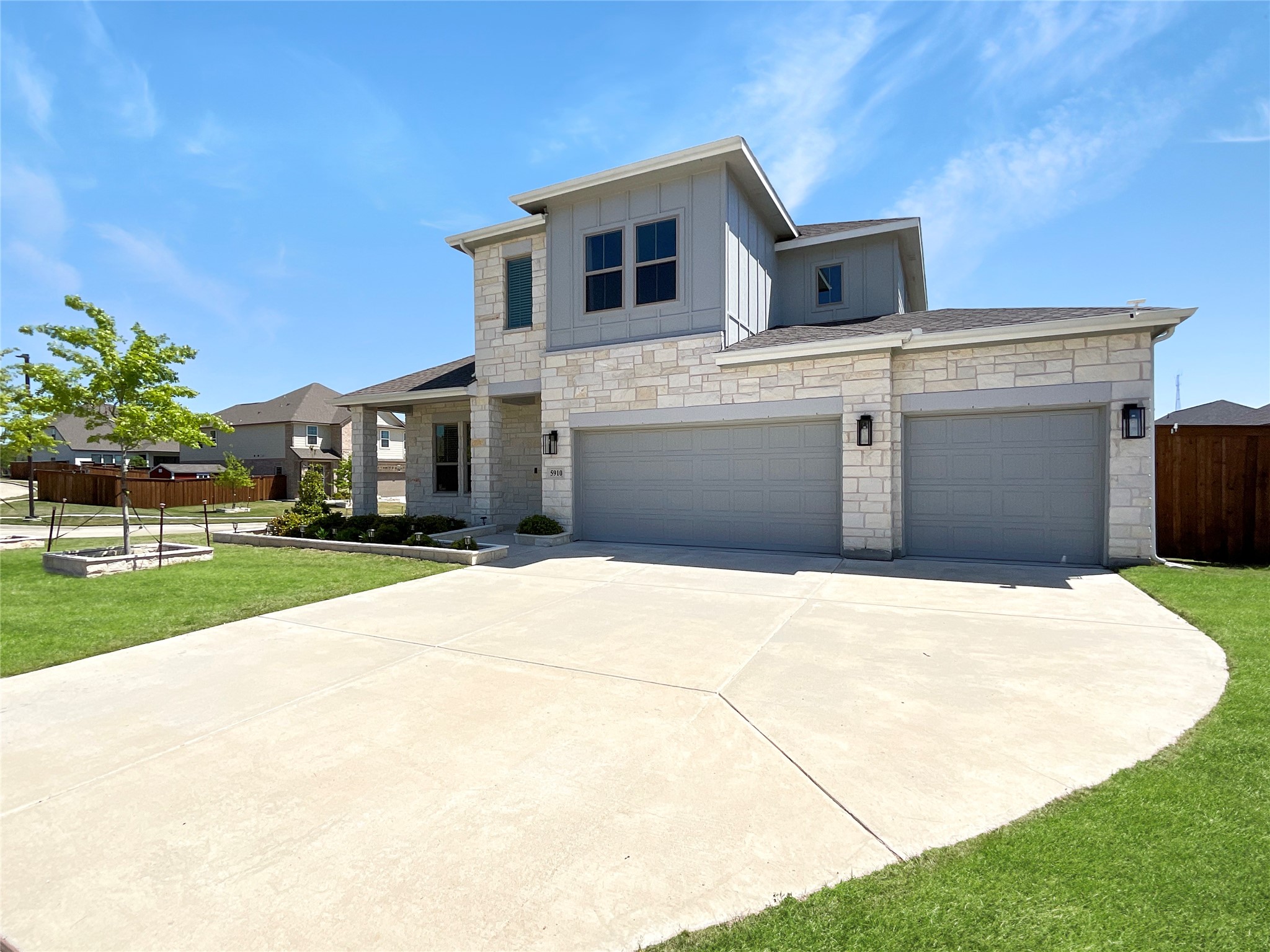 Property photo 02 of 5910 Enclave Drive, Sachse, TX 75048 | MLS #21196733