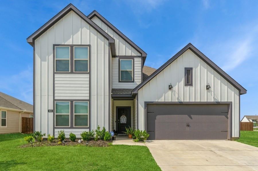 822 Amelia Court, Pilot Point, TX, 76258