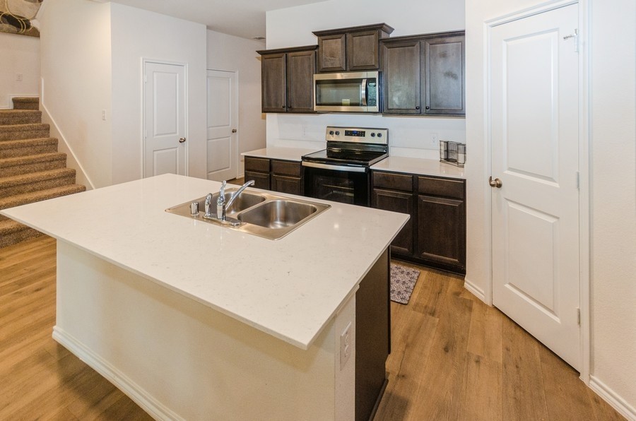 822 Amelia Court, Pilot Point, TX, 76258
