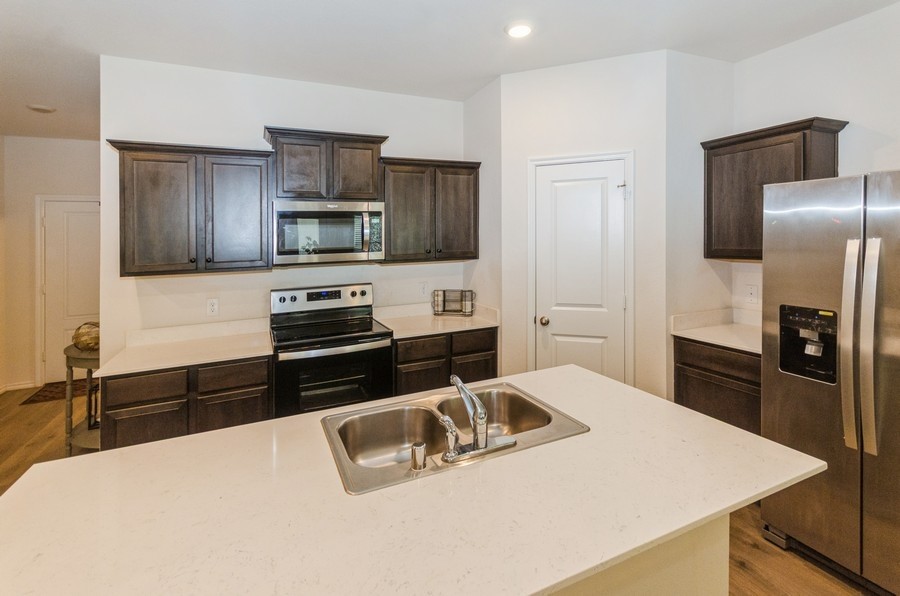 822 Amelia Court, Pilot Point, TX, 76258