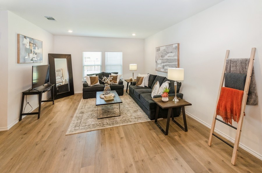 822 Amelia Court, Pilot Point, TX, 76258