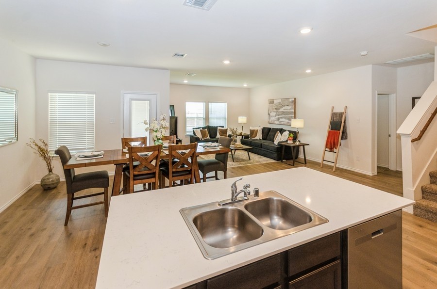 822 Amelia Court, Pilot Point, TX, 76258
