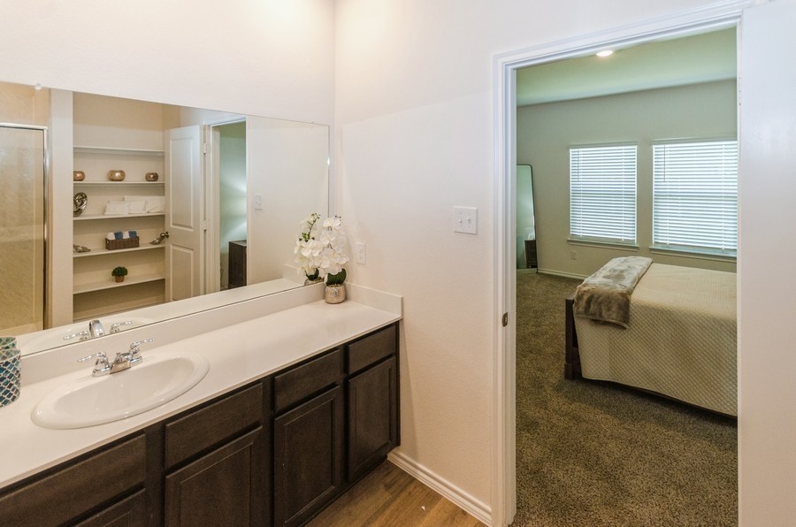 822 Amelia Court, Pilot Point, TX, 76258