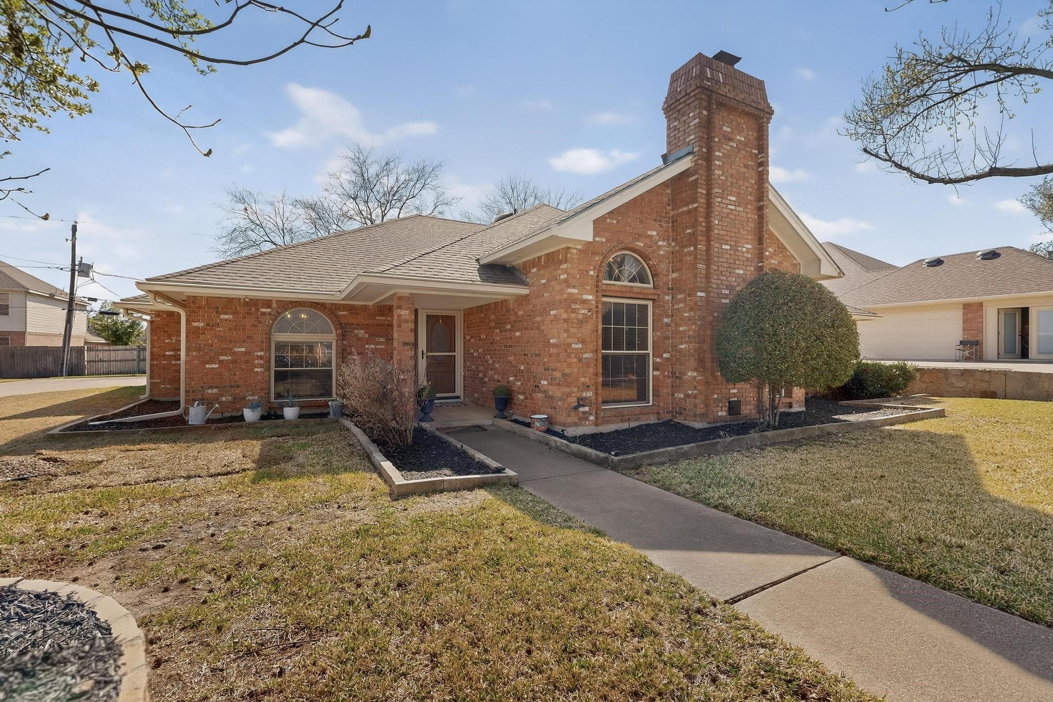 Property photo 01 of 1110 Shady Oak Trail, Mansfield, TX 76063 | MLS #21197111