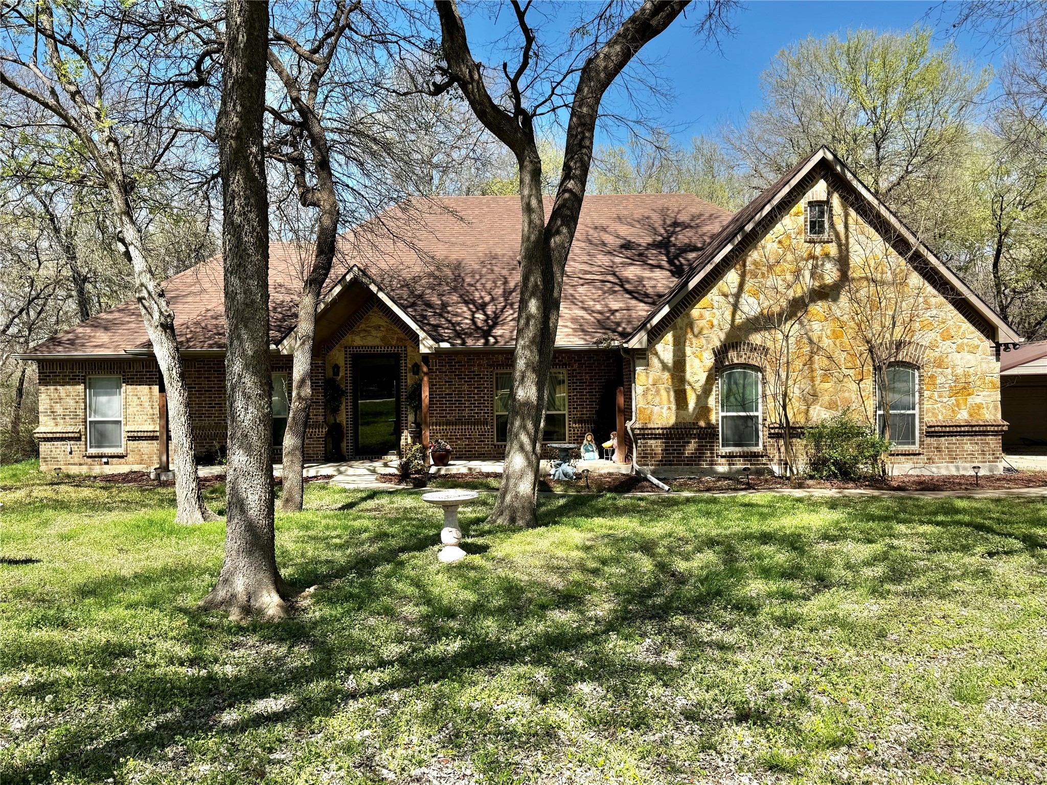 Property photo 01 of 121 Rey Del Mar Circle, Weatherford, TX 76085 | MLS #21197350