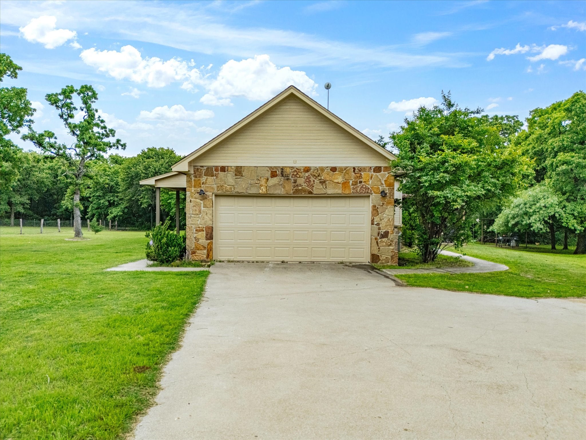 426 County Road 3435, Paradise, TX, 76073