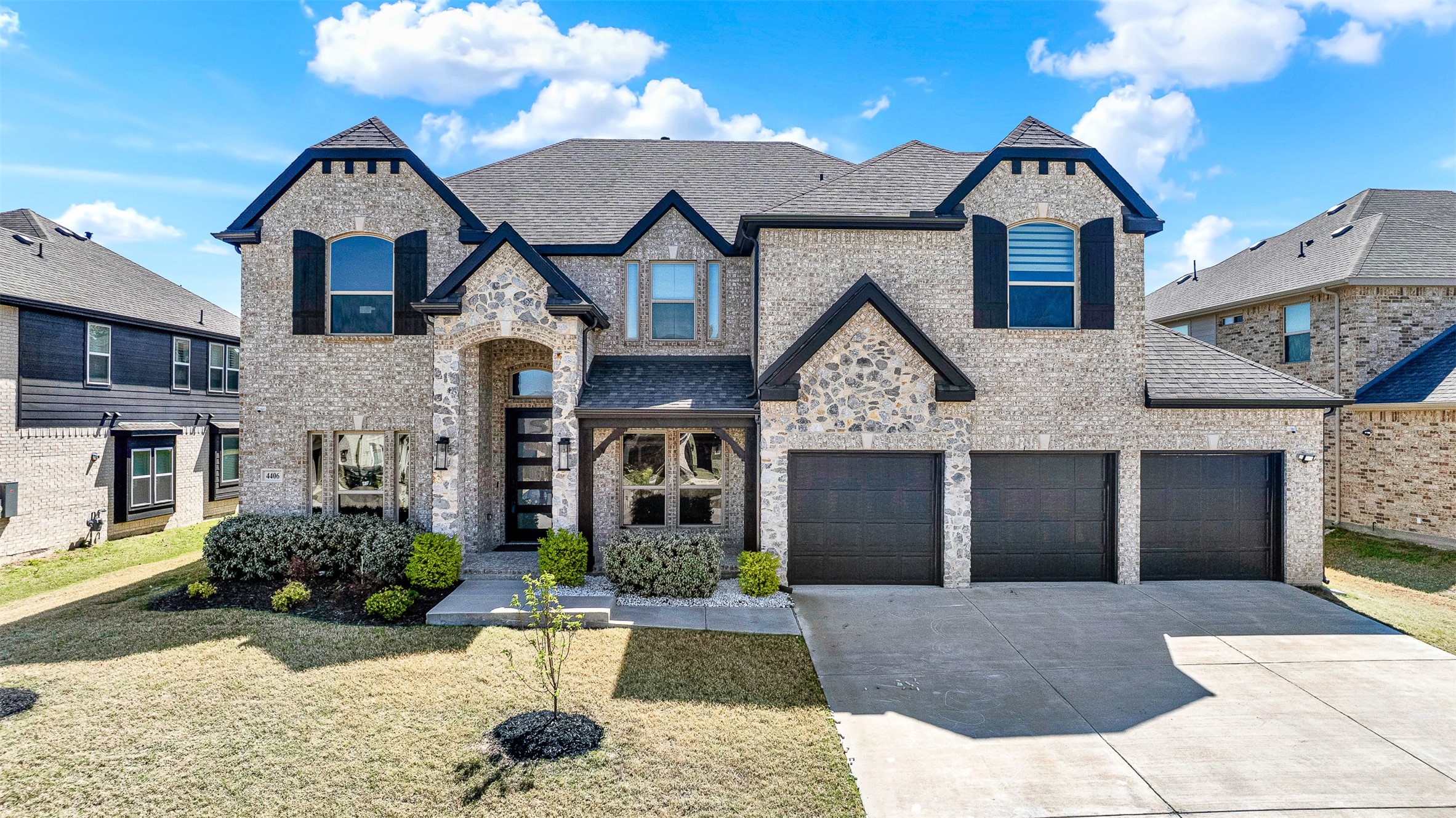 Property photo 04 of 4406 Estuary Circle, Garland, TX 75043 | MLS #21197761