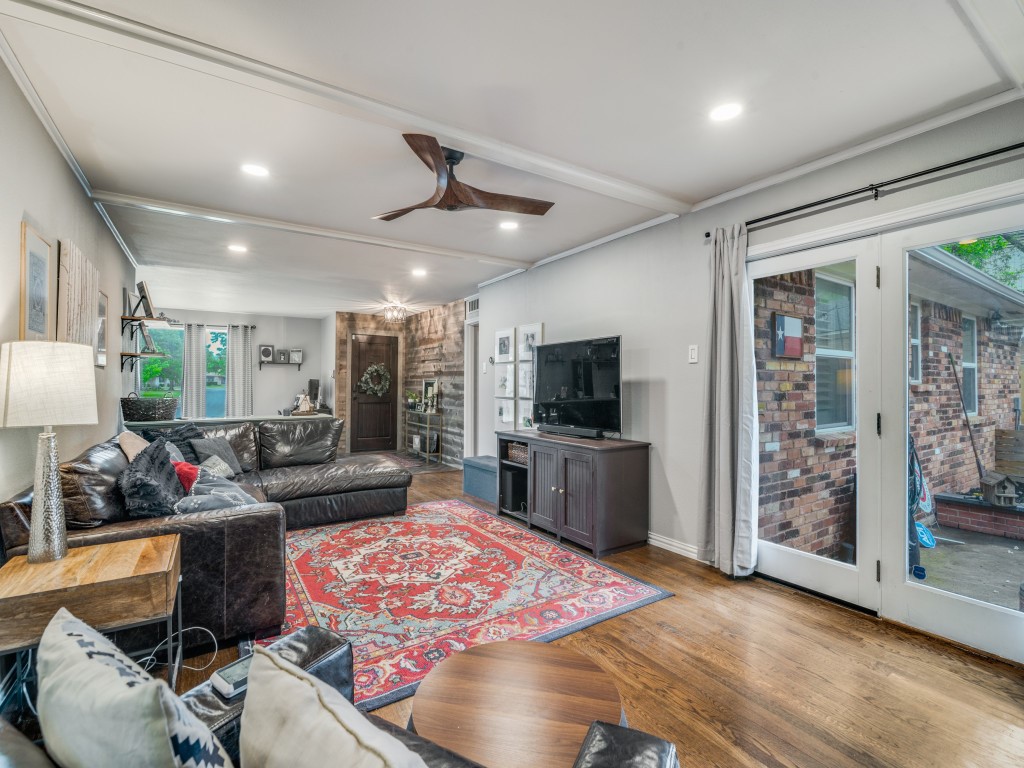 2505 Fenestra Drive, Dallas, TX, 75228