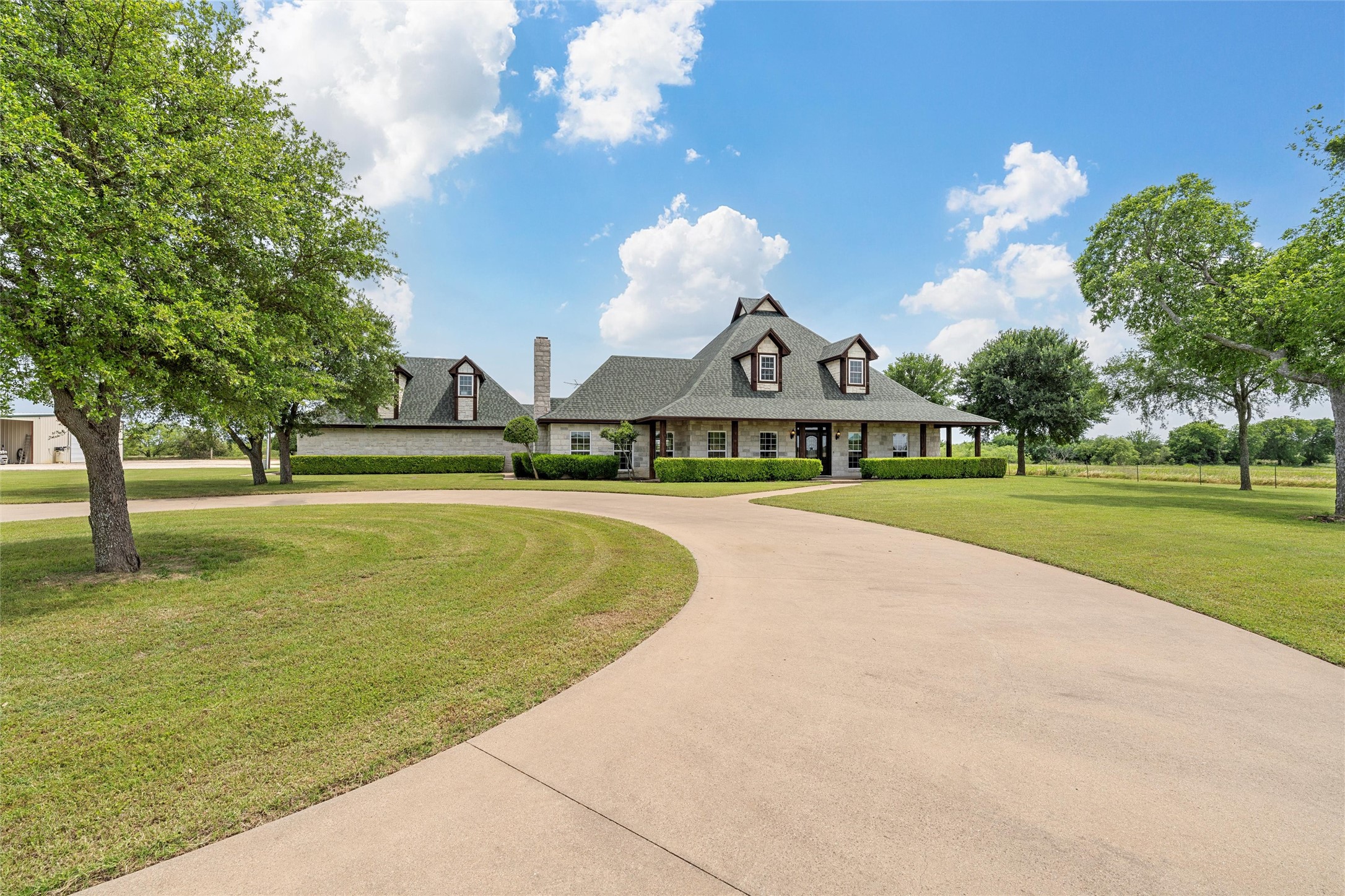 Property photo 01 of 588 HCR 1231, Whitney, TX 76692 | MLS #21197941