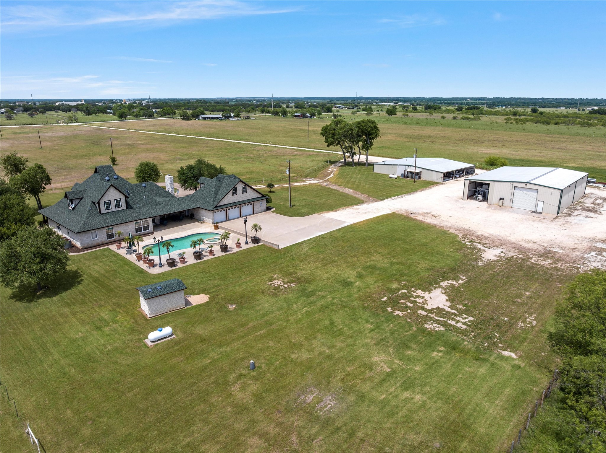 Property photo 04 of 588 HCR 1231, Whitney, TX 76692 | MLS #21197941