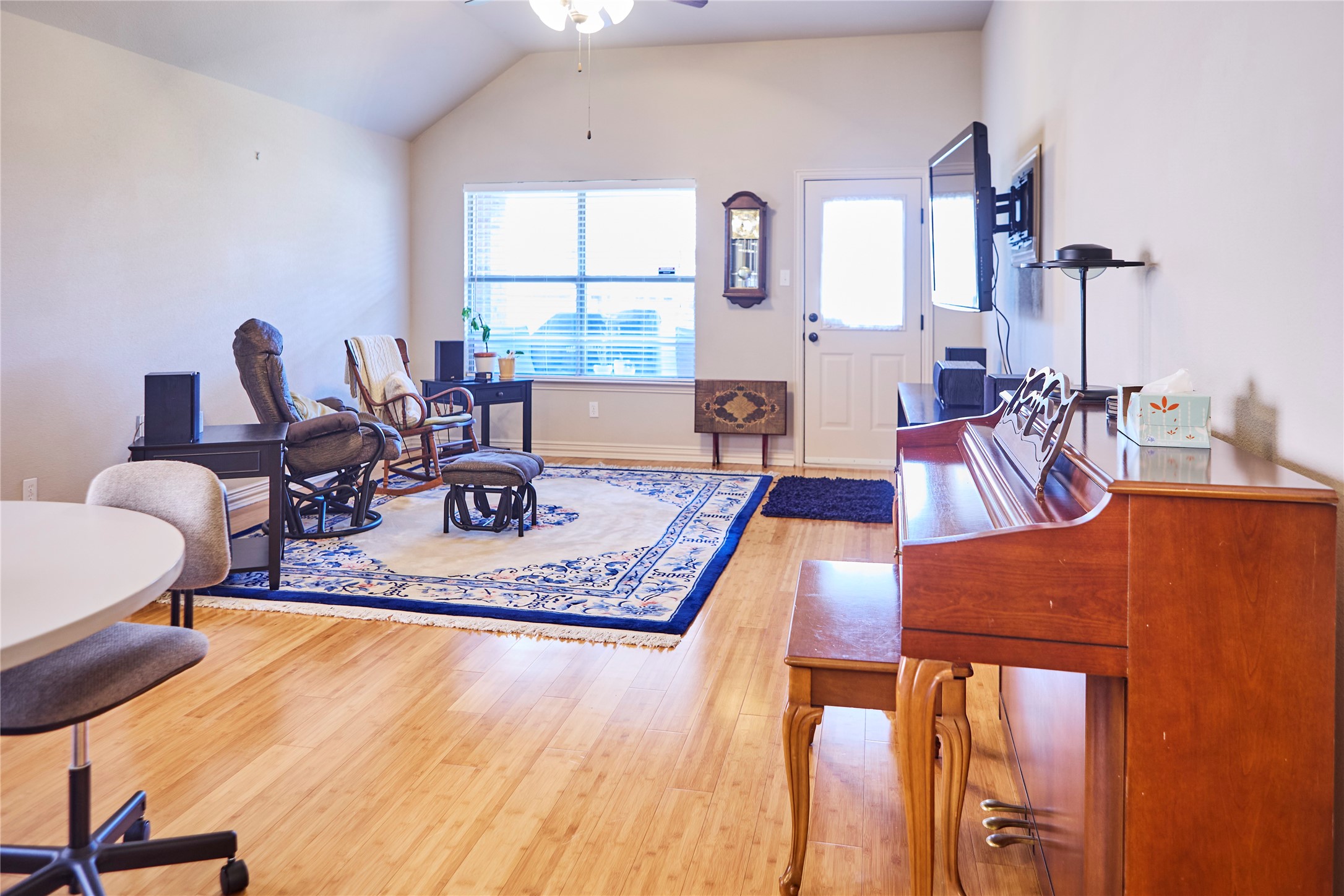 Property photo 04 of 1004 Vintage Avenue, Gainesville, TX 76240 | MLS #21197952