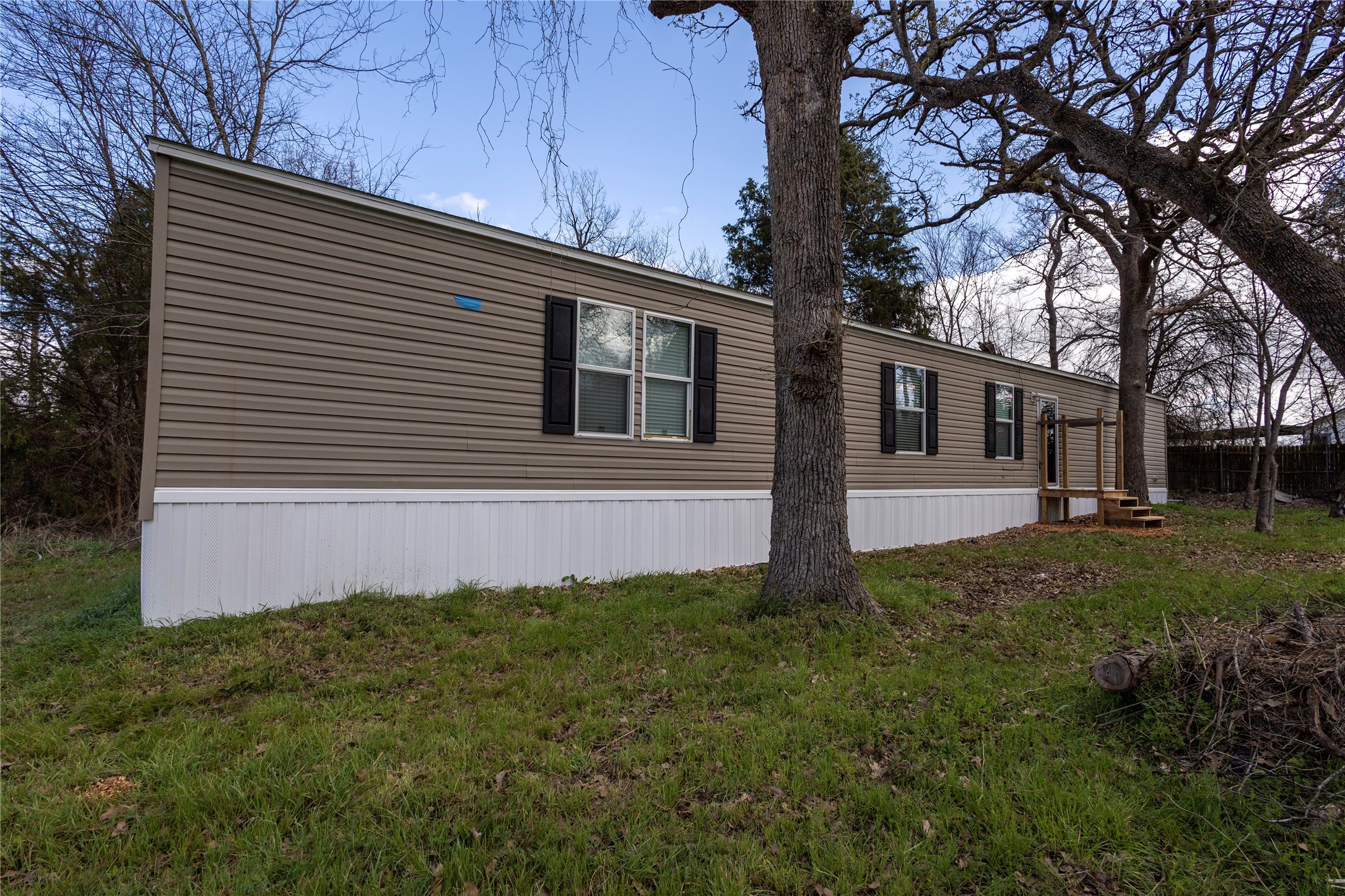 Property photo 01 of 336 N Cherokee Shores Drive, Mabank, TX 75156 | MLS #21198437