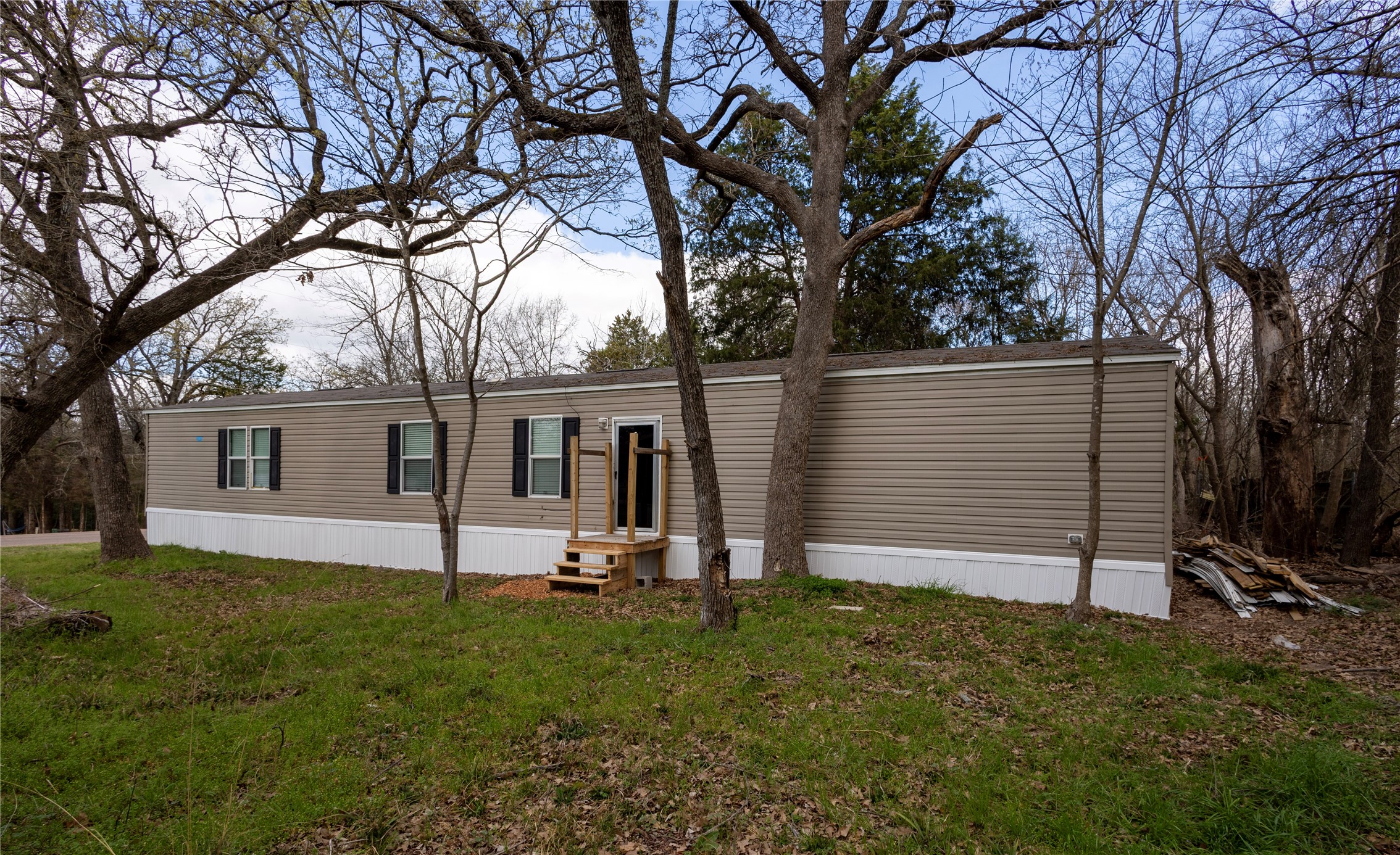 Property photo 02 of 336 N Cherokee Shores Drive, Mabank, TX 75156 | MLS #21198437