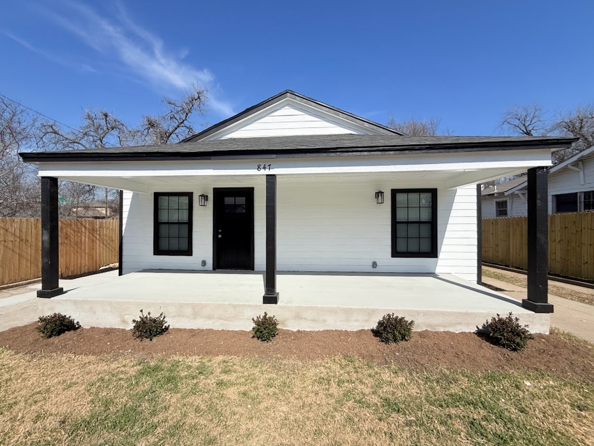 Property photo 02 of 847 E Powell Avenue Fort, Worth, TX 76104 | MLS #21198635