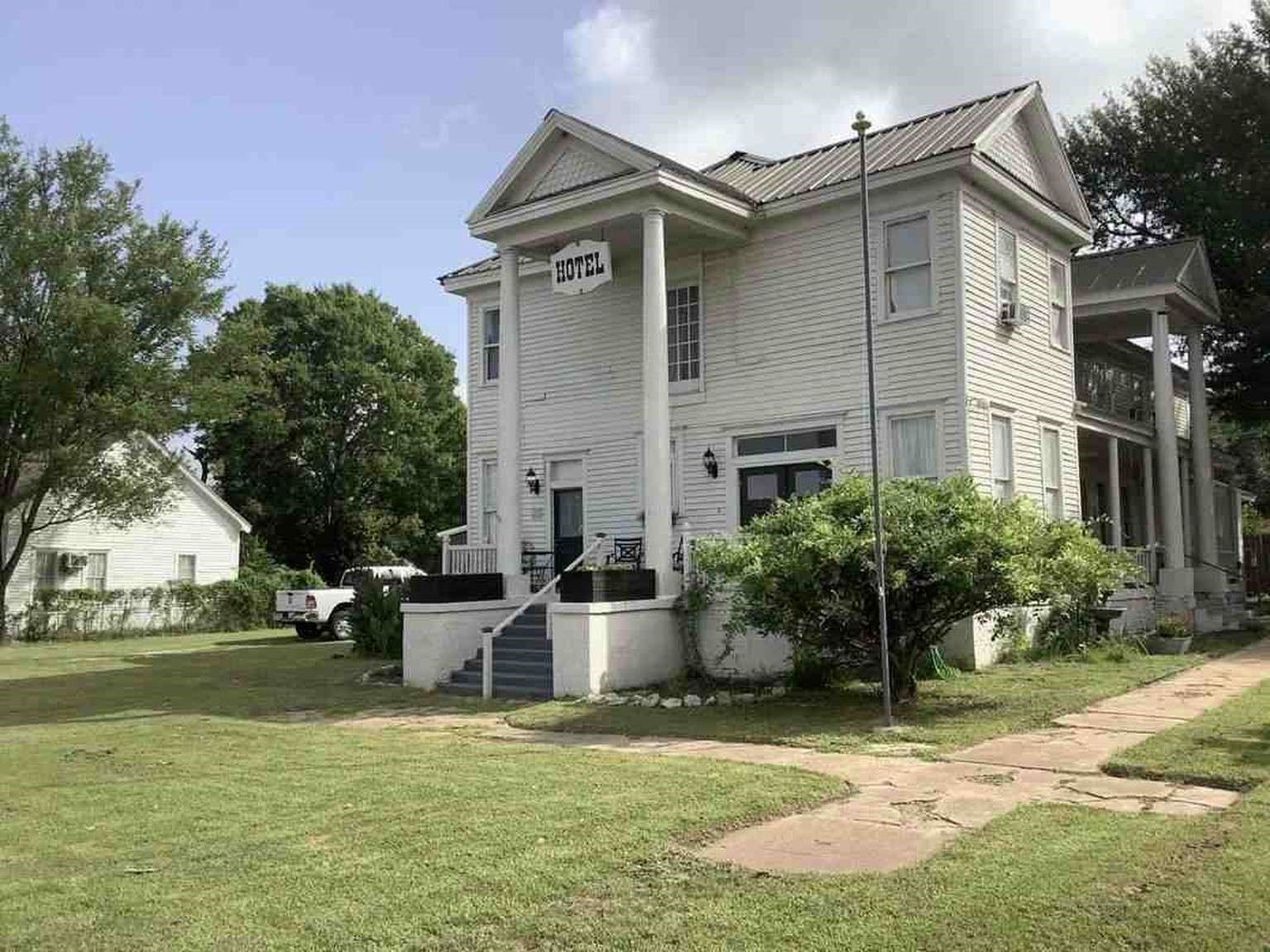 408 S Railroad Avenue, Calvert, TX, 77837